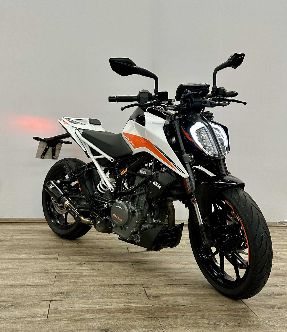 KTM 390 Duke 2021 vue 3/4 droite