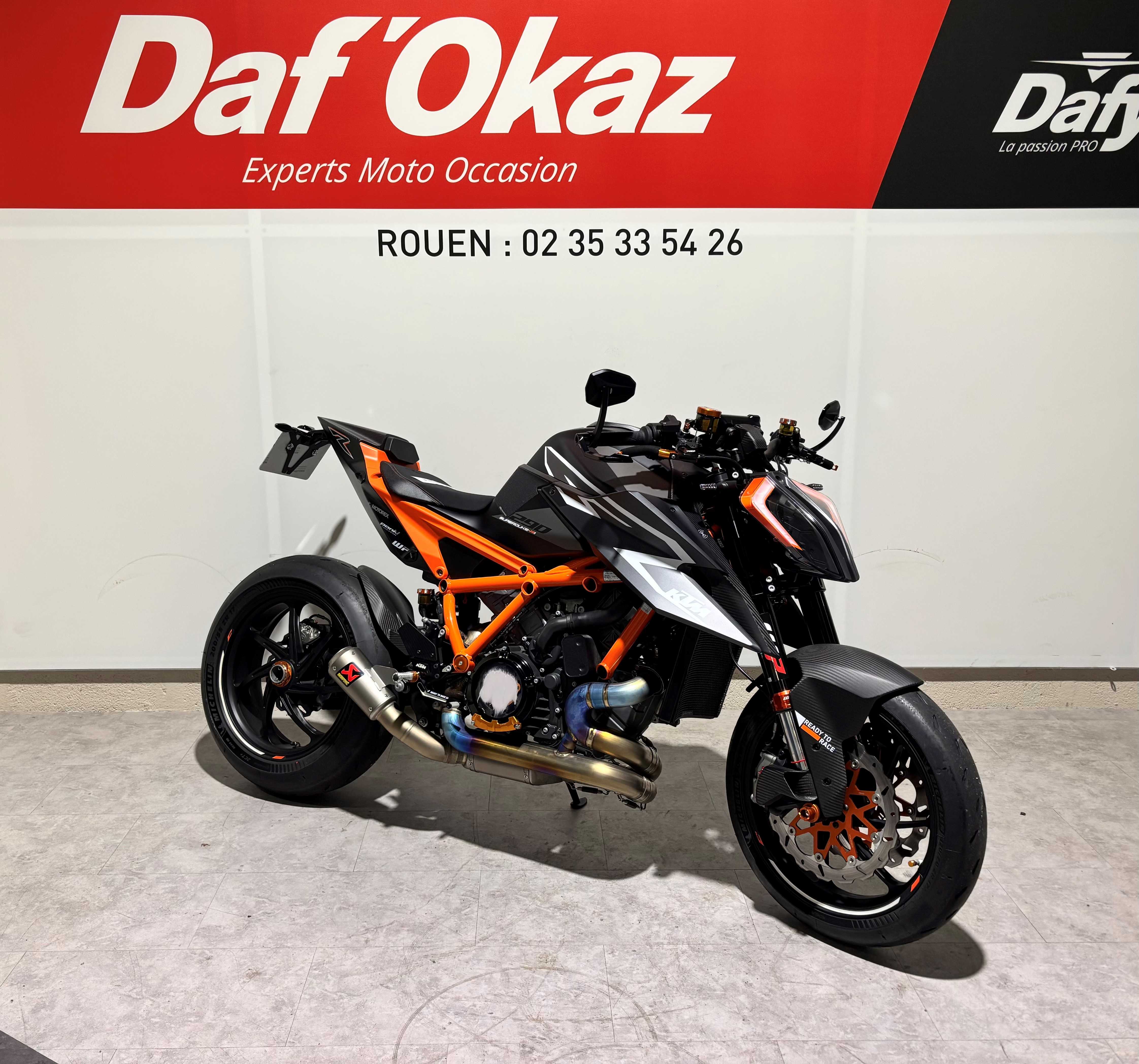 KTM 1290 Super Duke R 2023 HD vue 3/4 droite