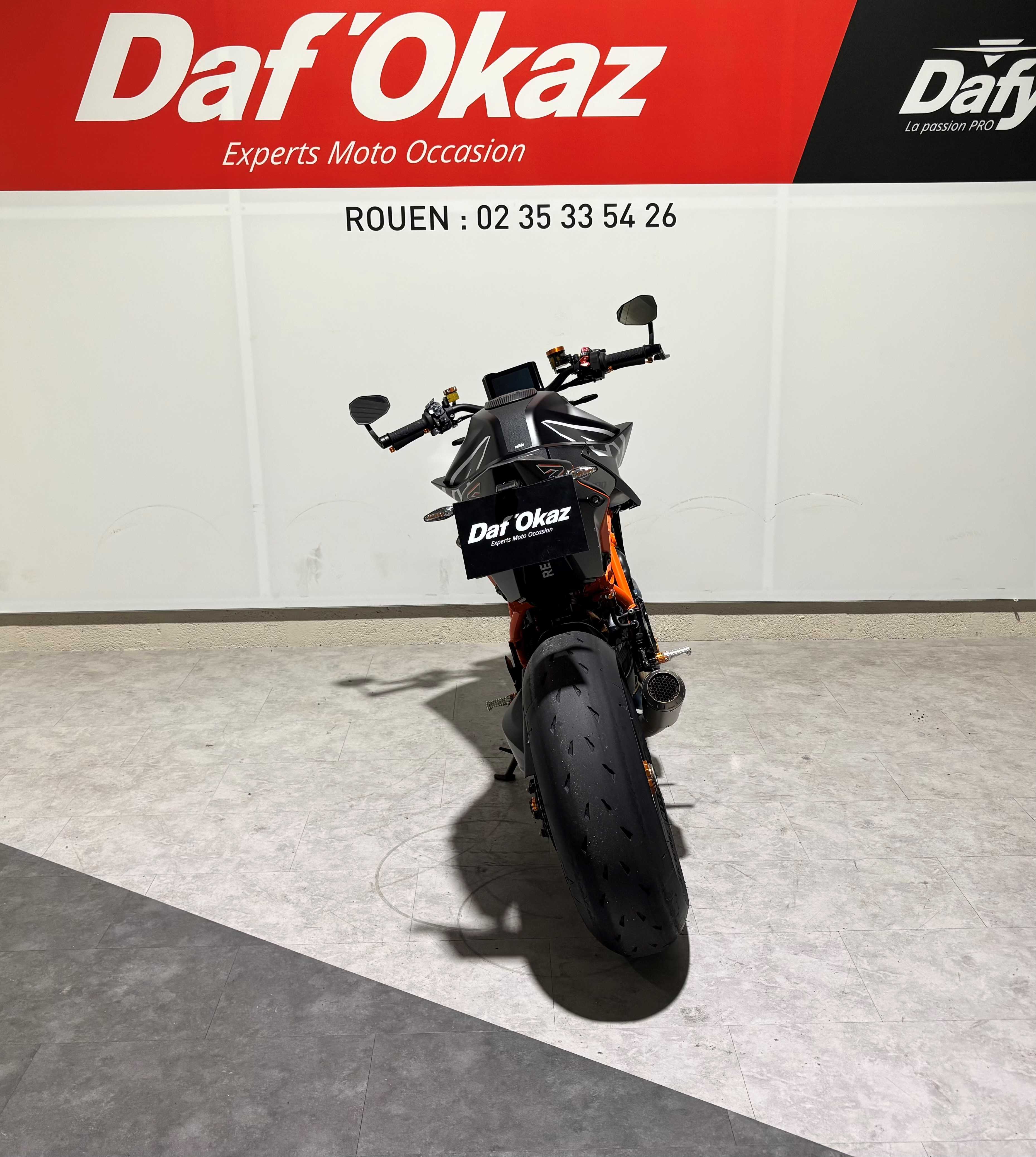 KTM 1290 Super Duke R 2023 HD vue arrière