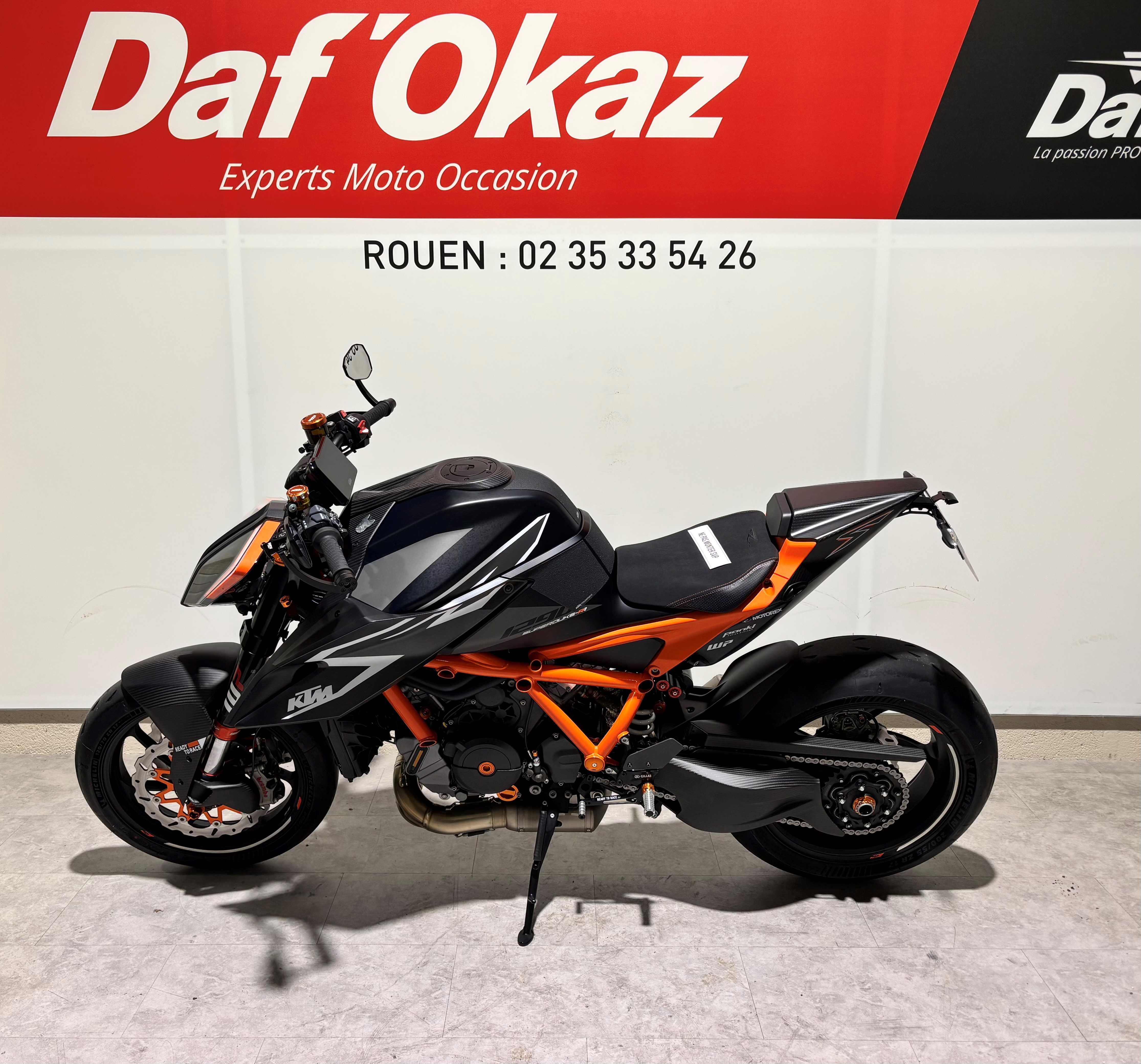 KTM 1290 Super Duke R 2023 HD vue gauche