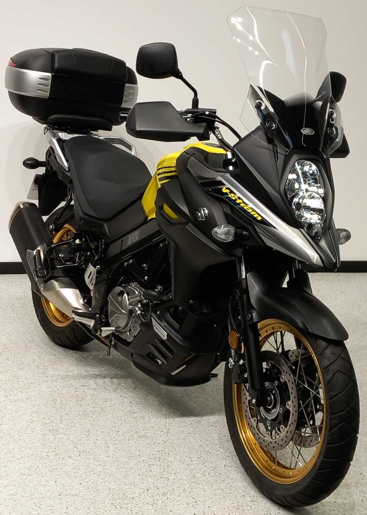 Suzuki DL 650 V-Strom XT 2018 HD vue 3/4 droite