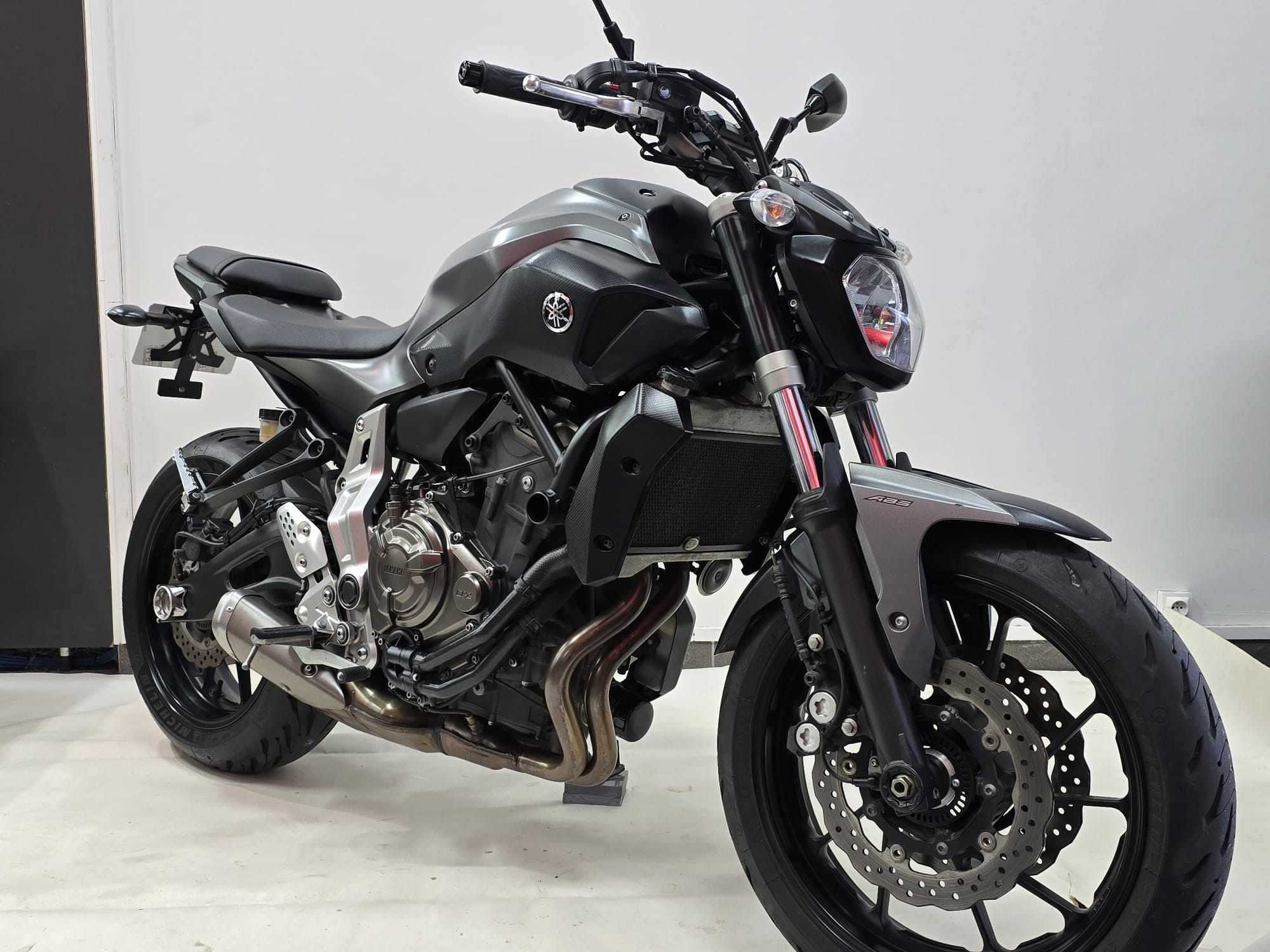 Yamaha MT-07 ABS 2015 HD vue 3/4 droite