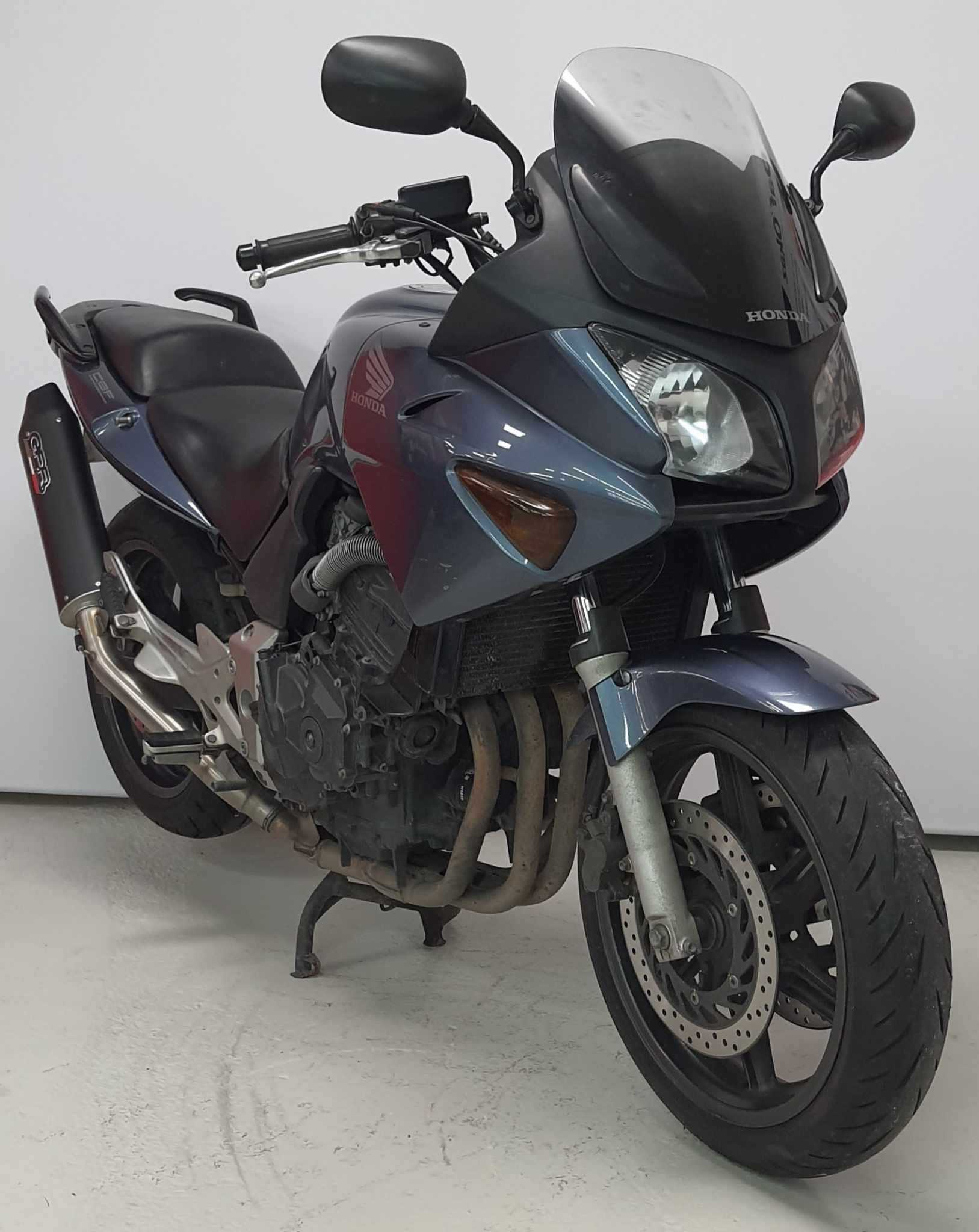 Honda CBF 600 S 2004 HD vue 3/4 droite