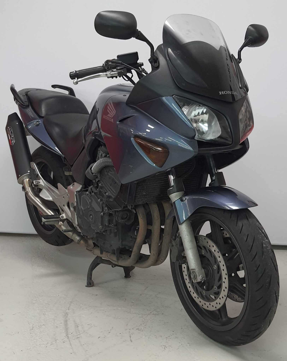 Honda CBF 600 S 2004 vue 3/4 droite