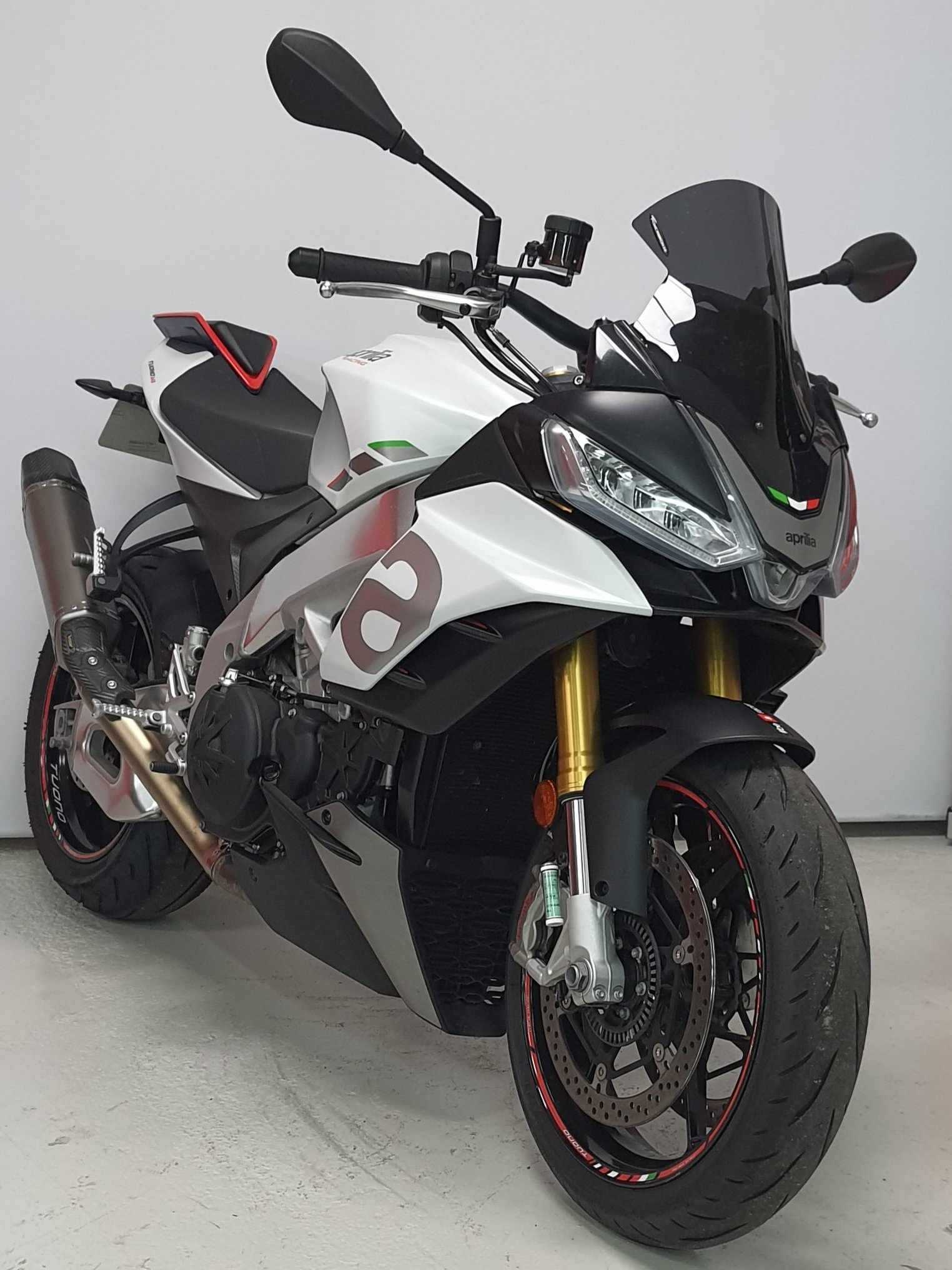 Aprilia TUONO V4 1100 E5 TUONO V4 1100 E5 2022 HD vue 3/4 droite