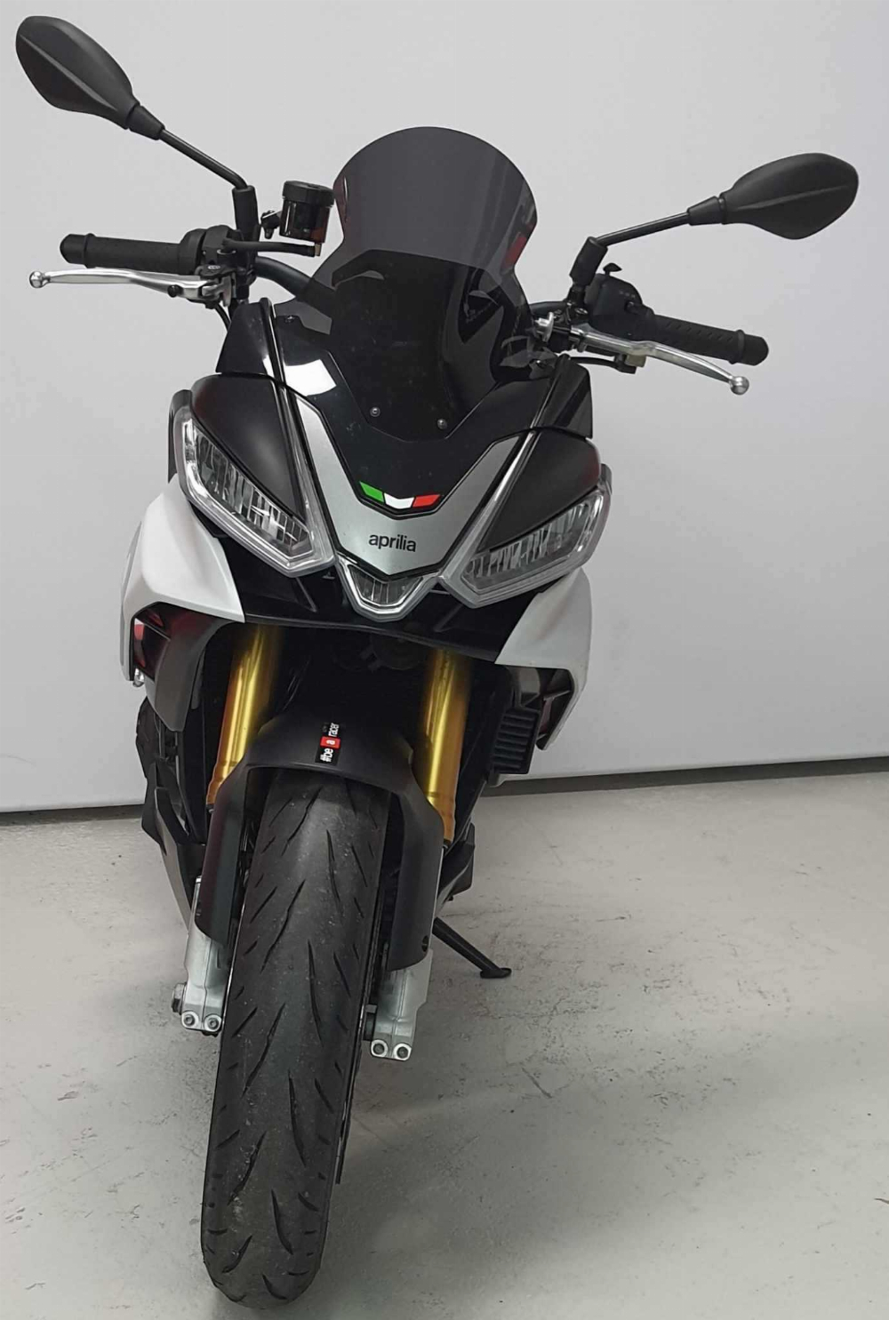 Aprilia TUONO V4 1100 E5 TUONO V4 1100 E5 2022 vue avant