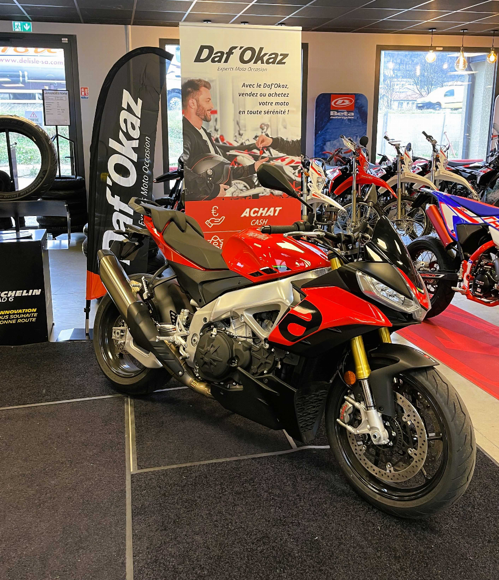 Aprilia tuono v4 1100 RR RR 2024 vue 3/4 droite