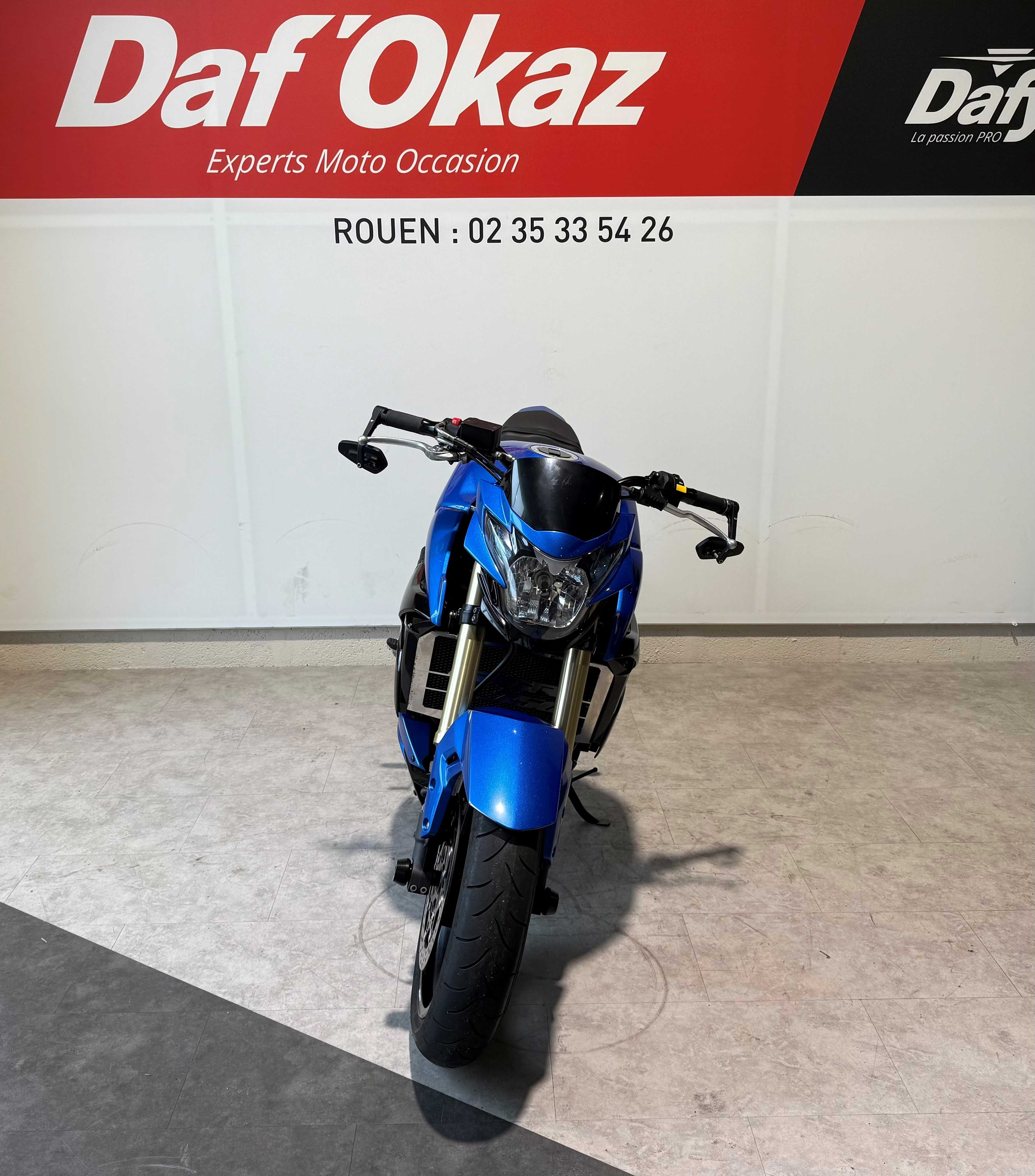 Suzuki GSR 750 2015 HD vue avant