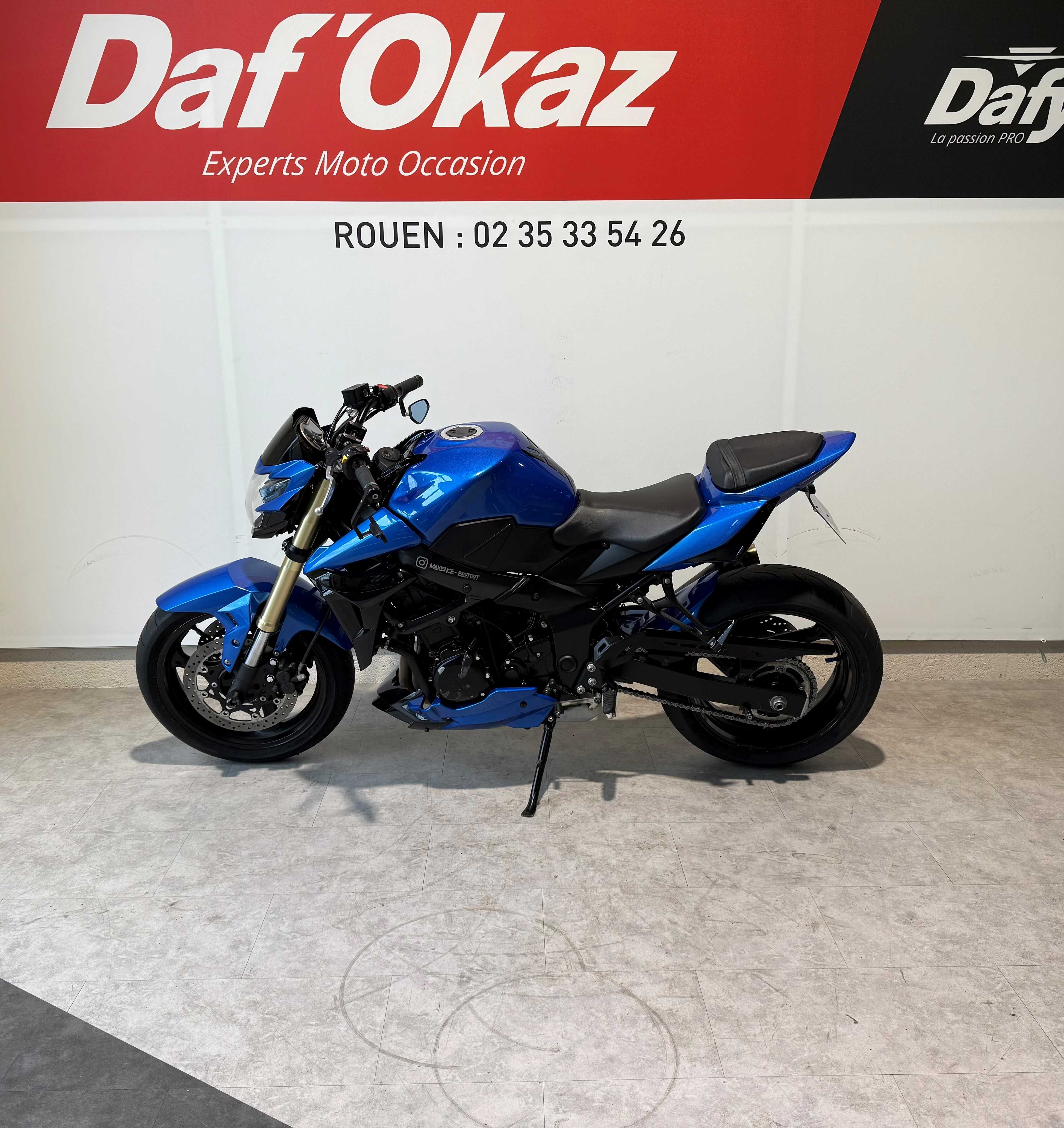 Suzuki GSR 750 2015 HD vue gauche