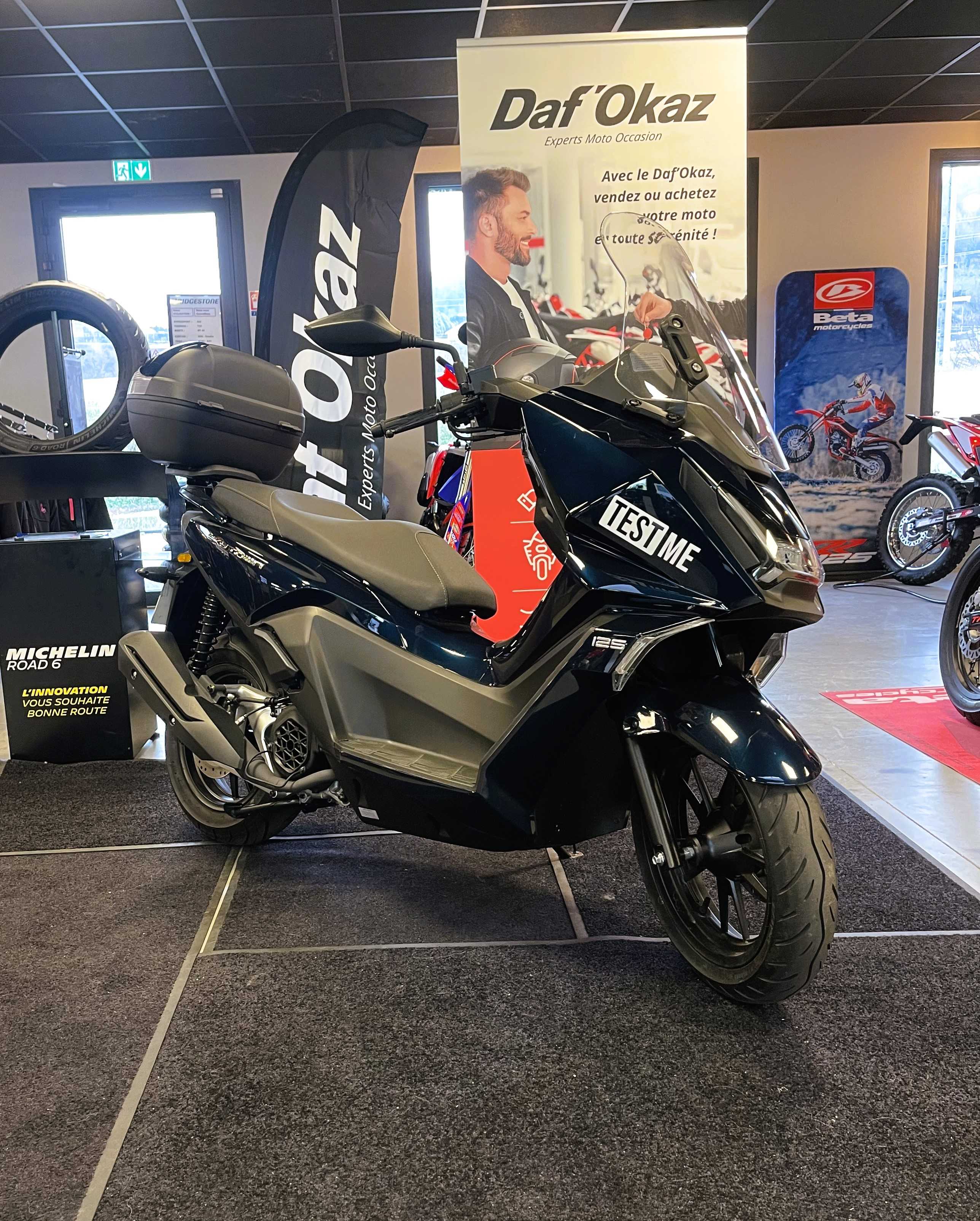 Kymco SKYTOWN 2024 HD vue 3/4 droite