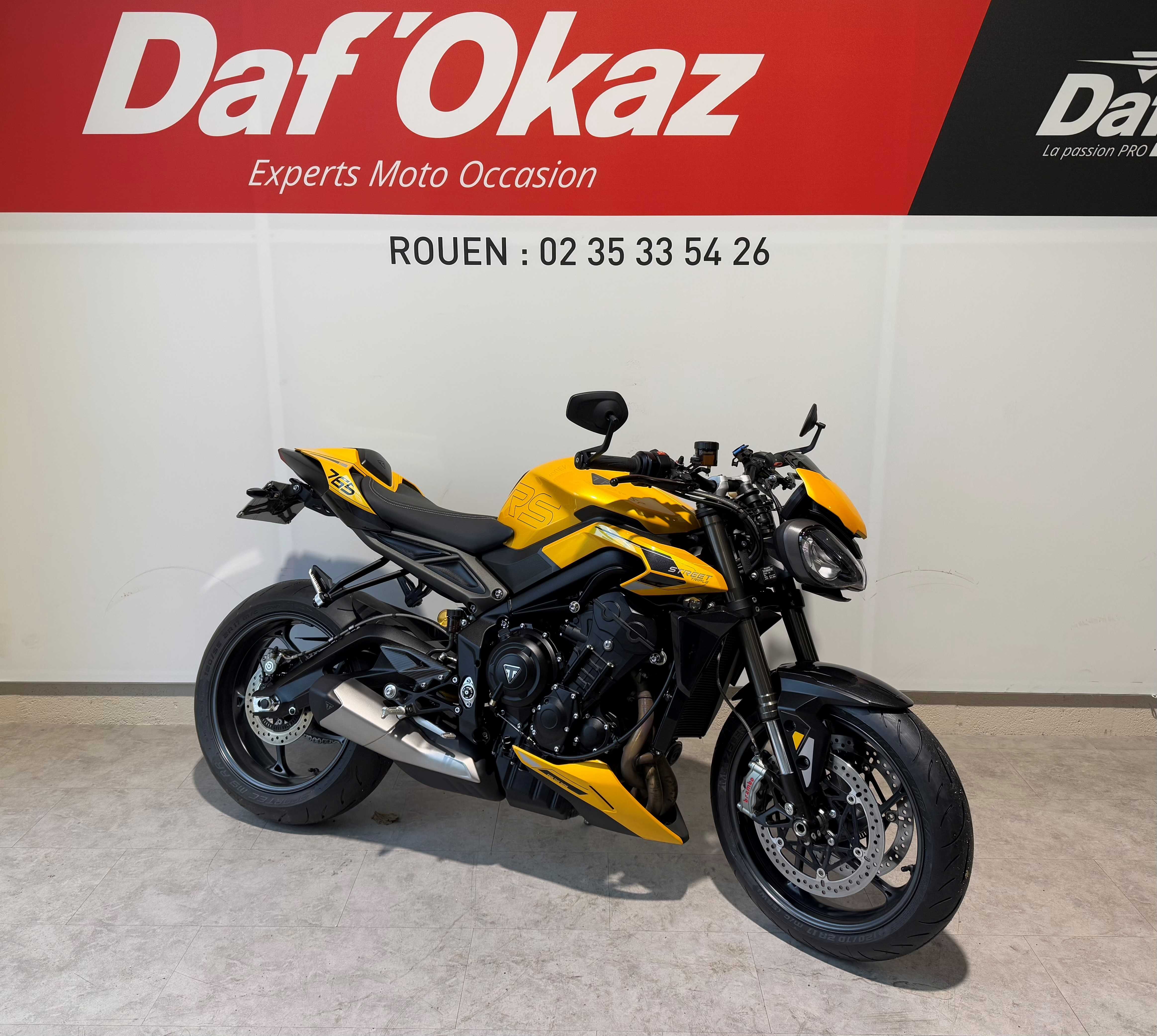 Triumph 765 Street Triple RS 2023 HD vue 3/4 droite