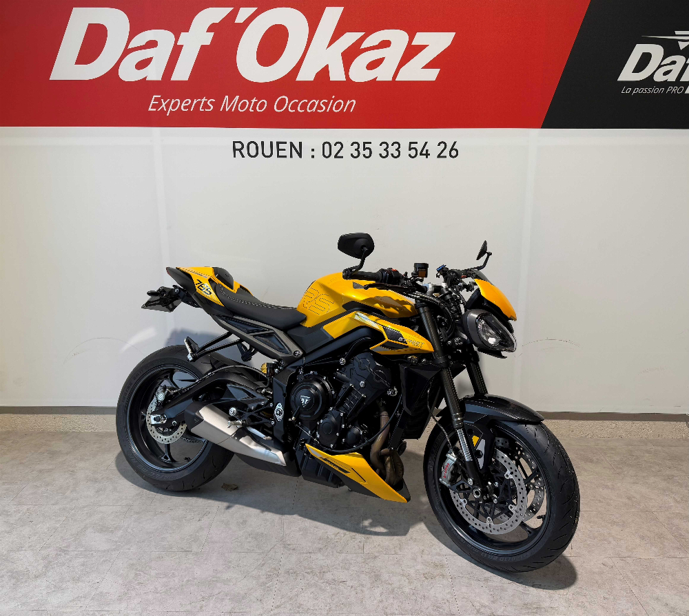 Triumph 765 Street Triple RS 2023 vue 3/4 droite