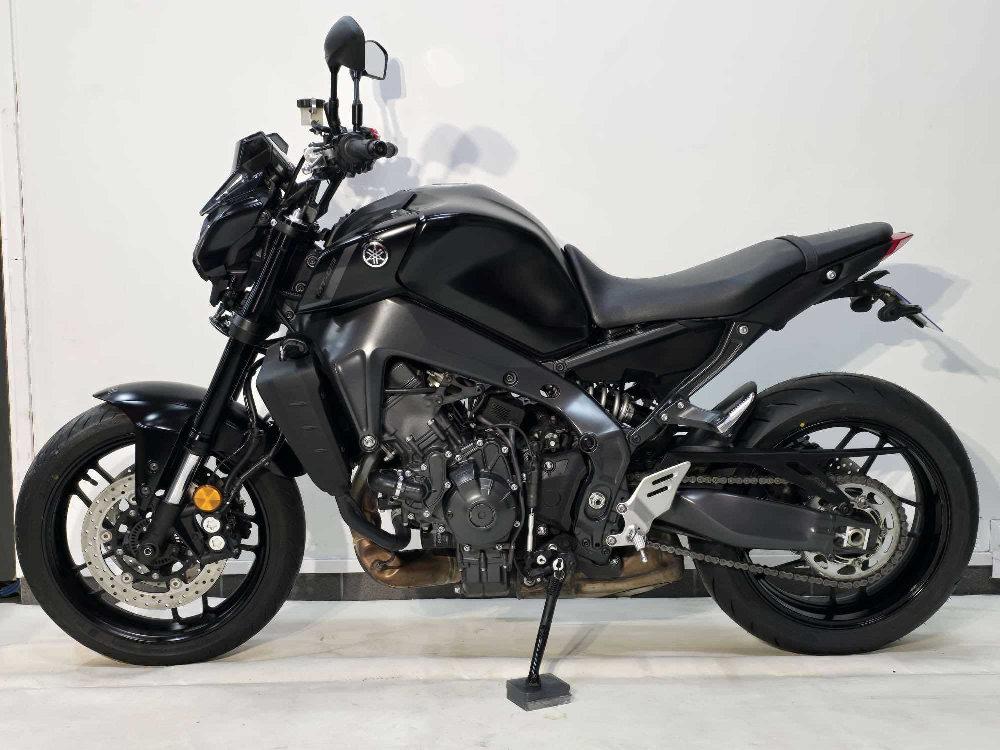 Yamaha MT-09 900 2023 vue gauche