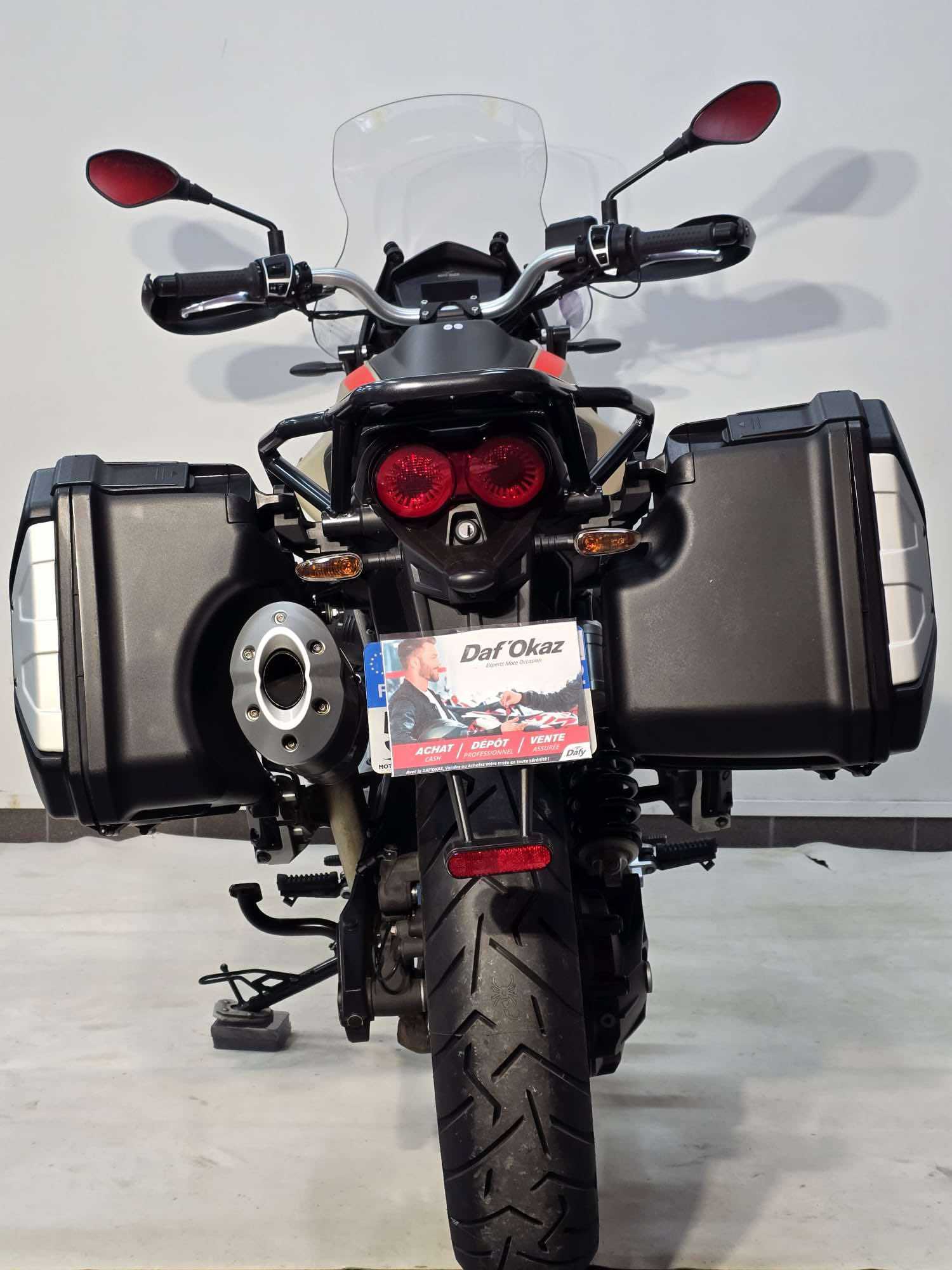 Moto Guzzi V85 TT Travel pack 2020 HD vue arrière