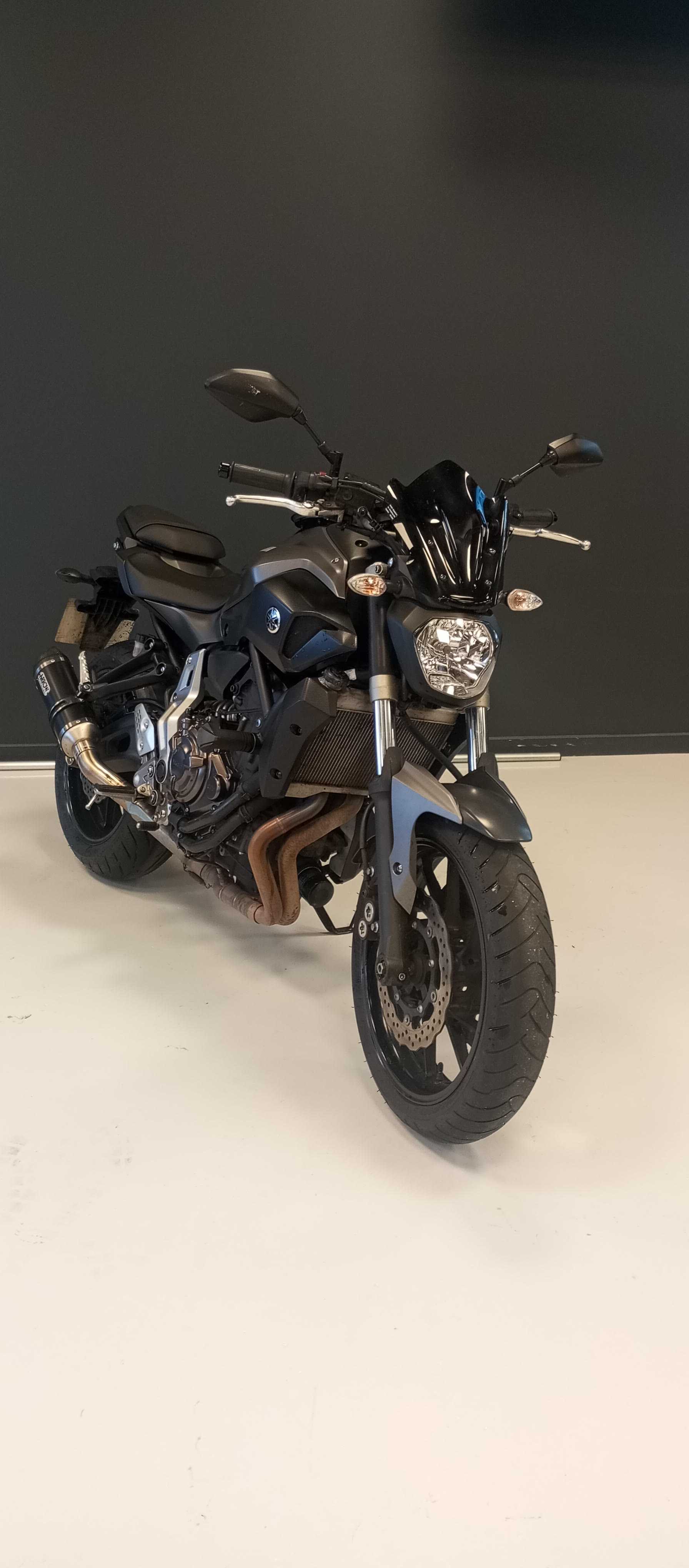 Yamaha MT-07 2015 HD vue 3/4 droite