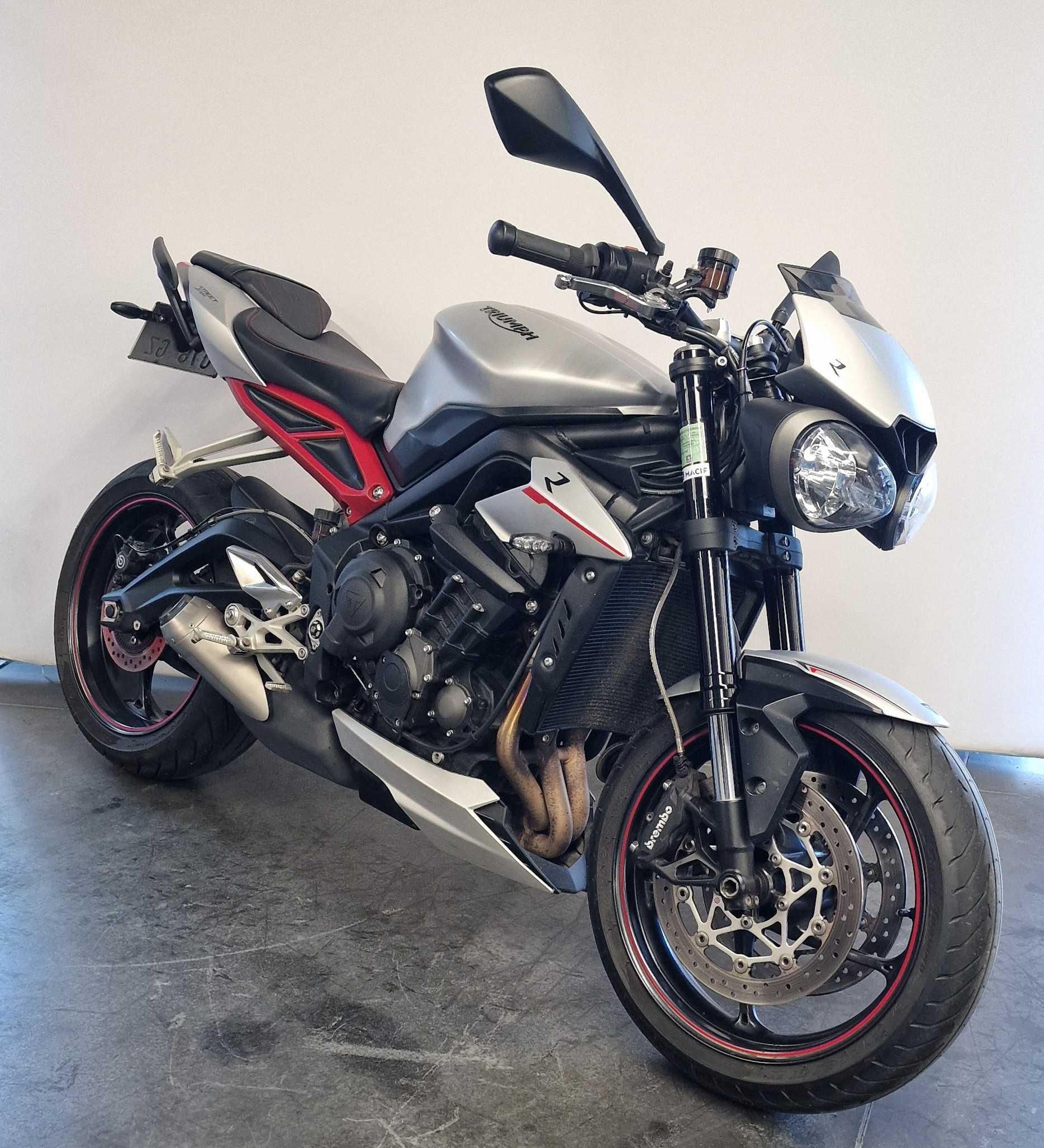 Triumph STREET TRIPLE 765 R 2019 HD vue 3/4 droite