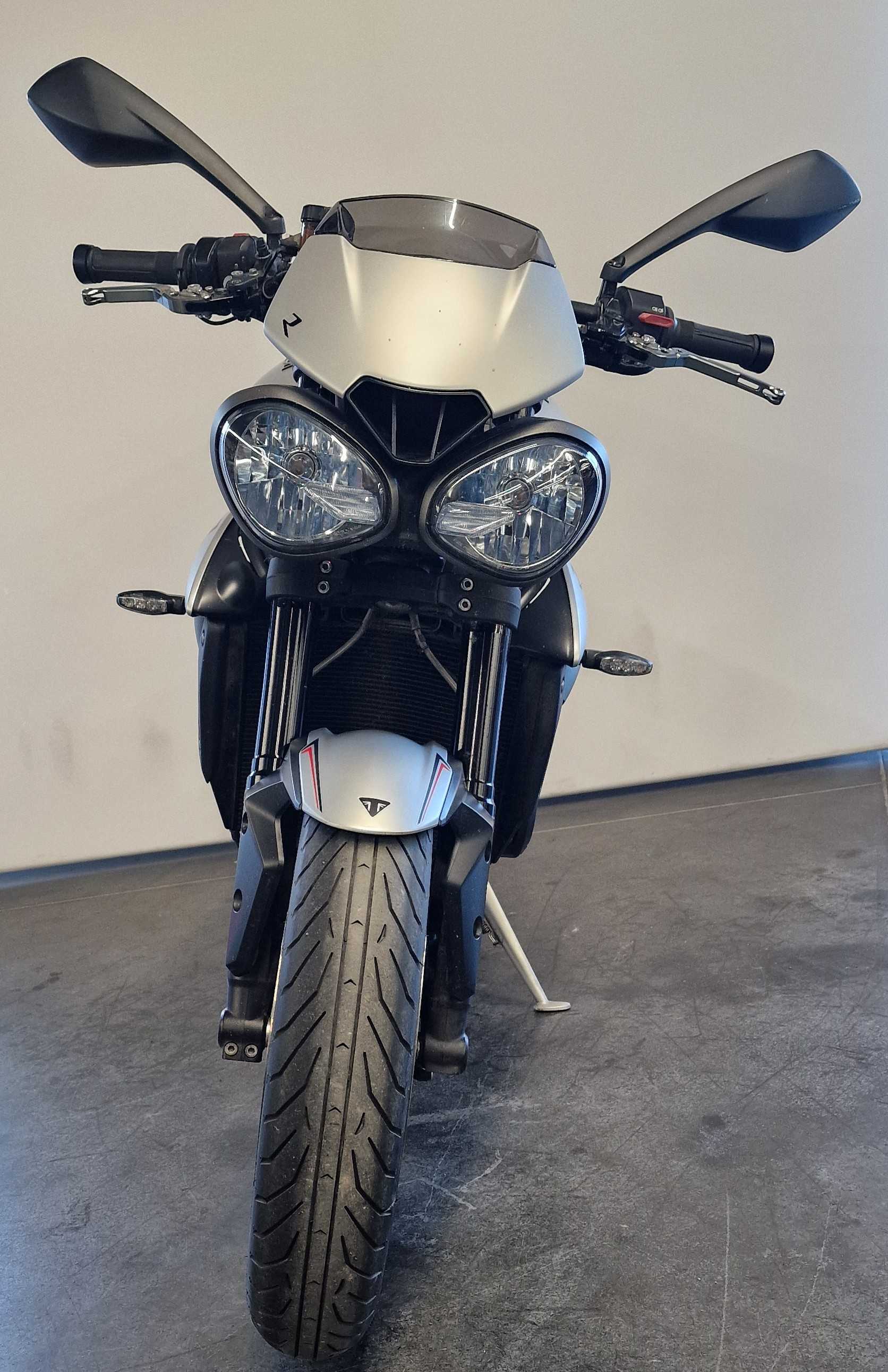 Triumph STREET TRIPLE 765 R 2019 HD vue avant