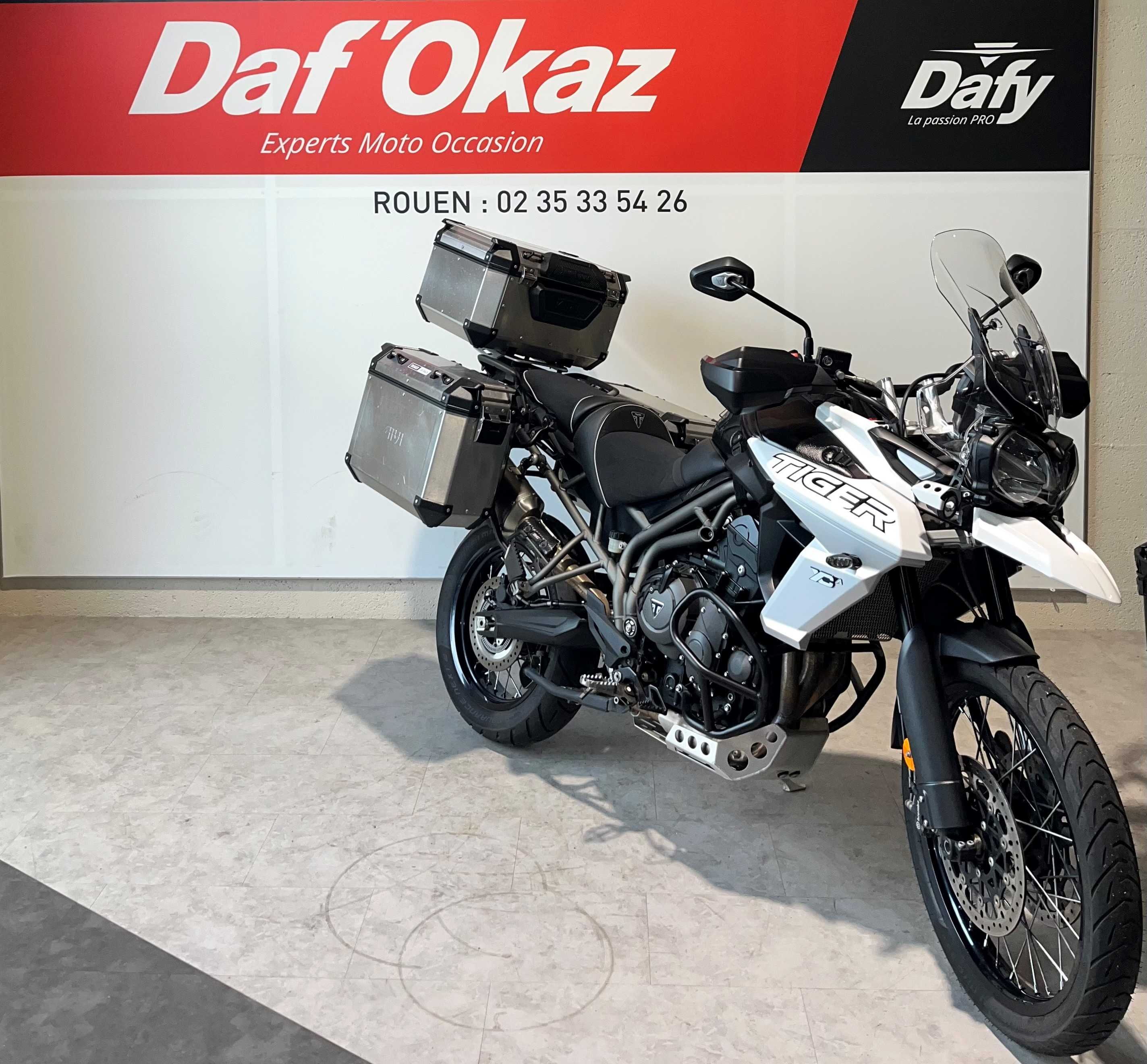 Triumph 800 Tiger XCA 2019 HD vue 3/4 droite