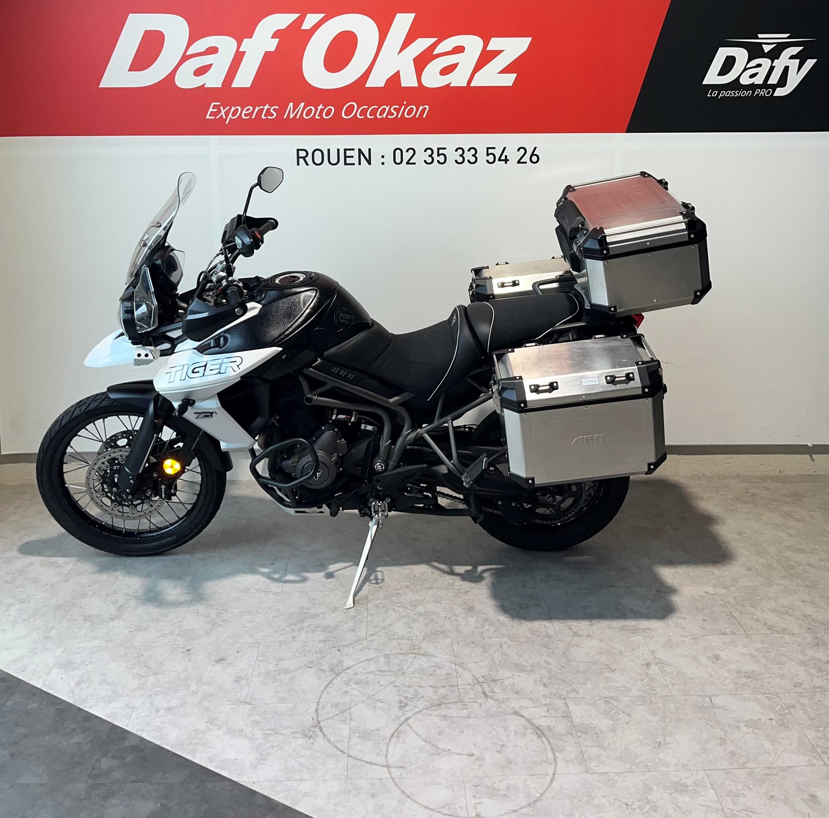 Triumph 800 Tiger XCA 2019 HD vue gauche