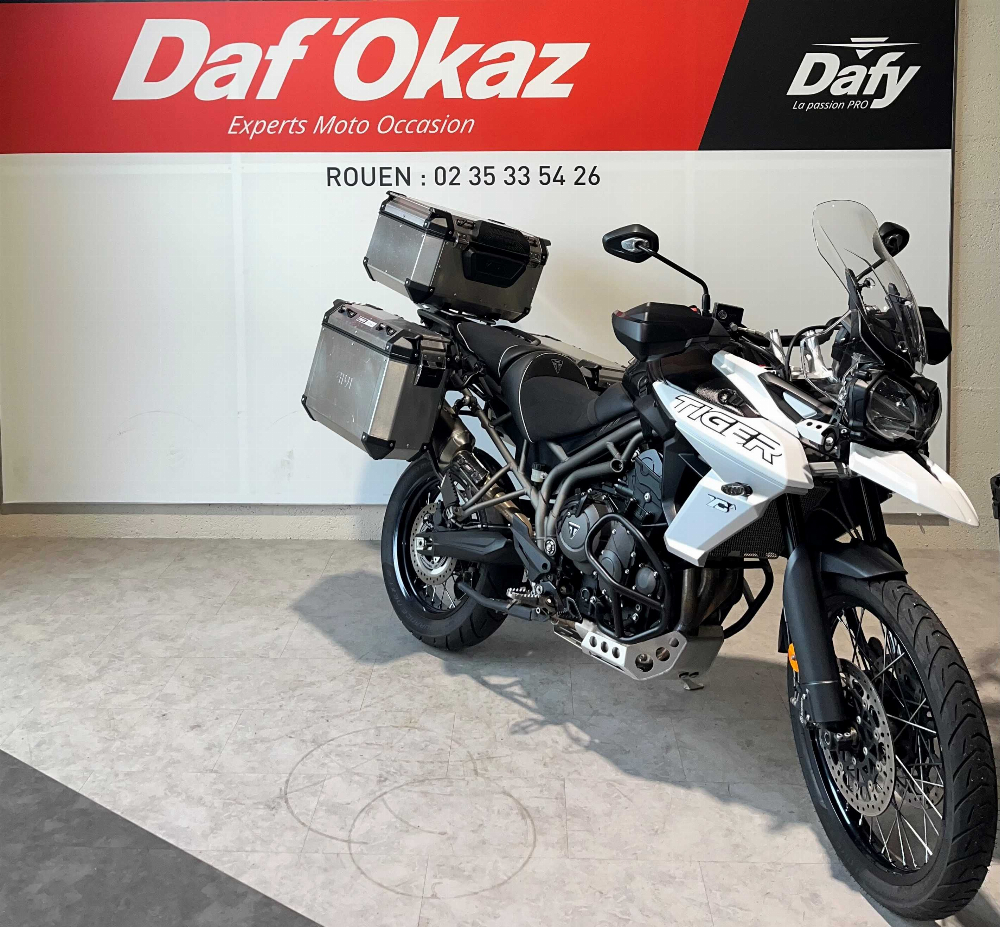 Triumph 800 Tiger XCA 2019 vue 3/4 droite