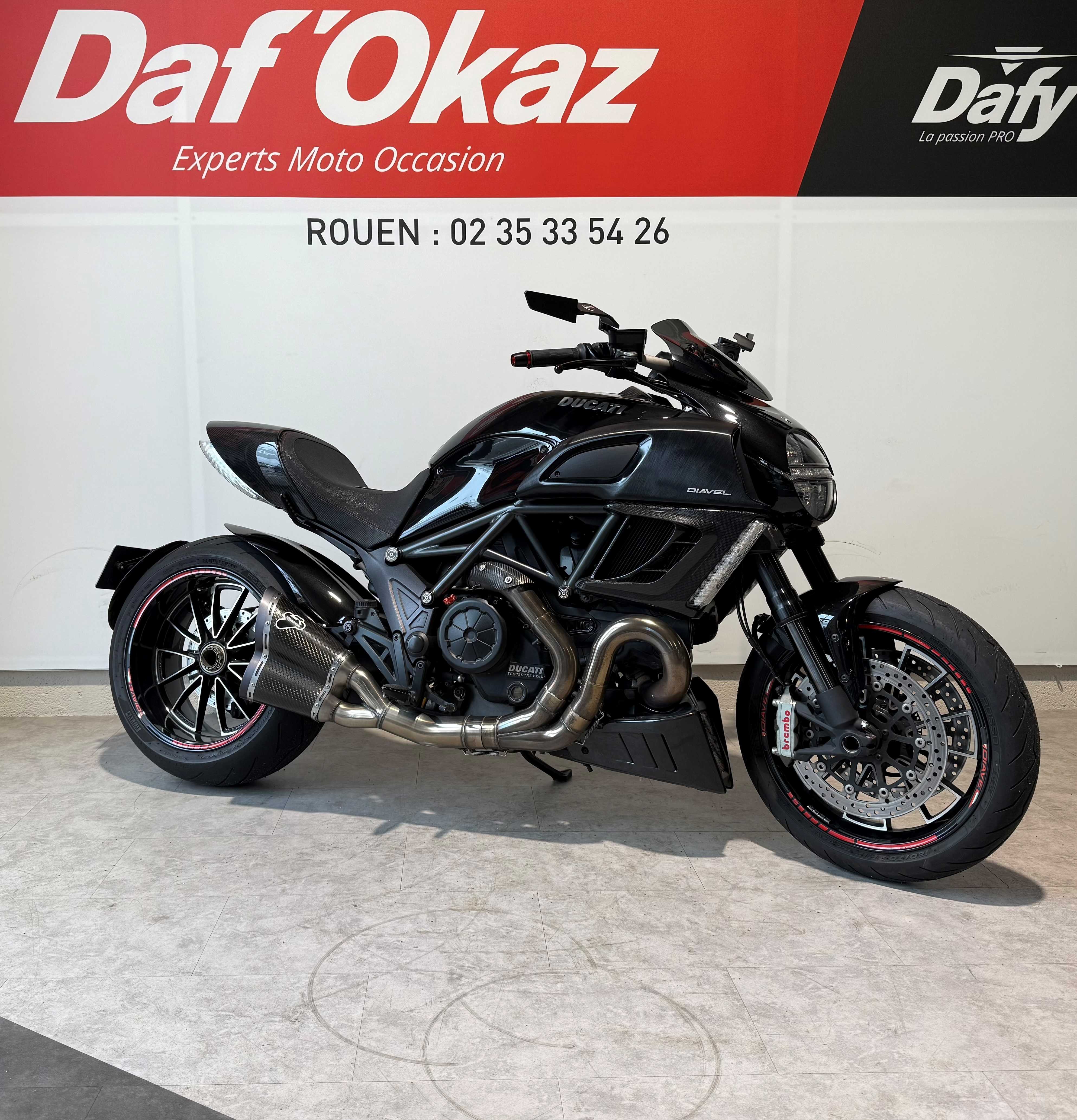 Ducati Diavel 1200 Carbon 2011 HD vue 3/4 droite