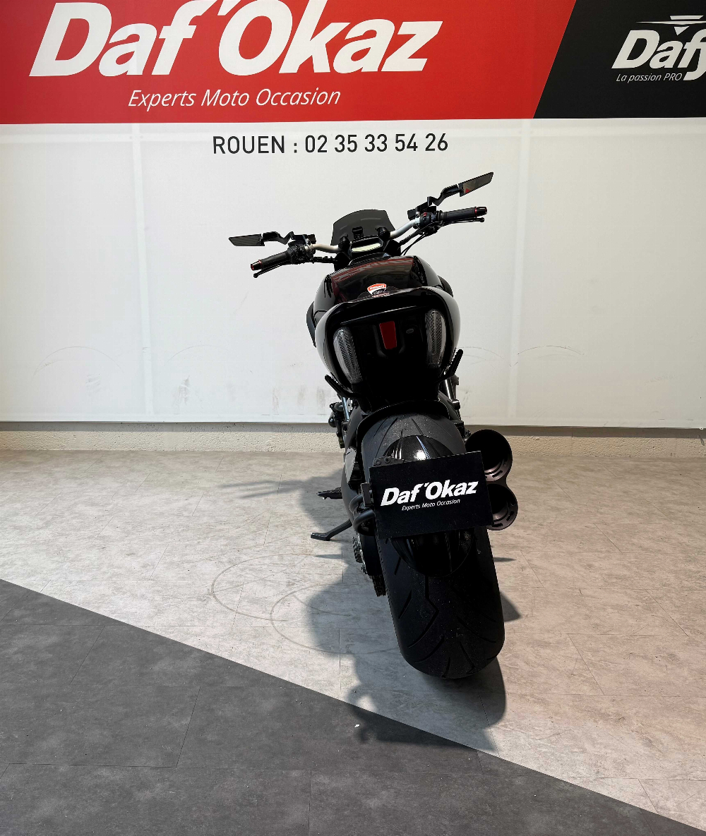 Ducati Diavel 1200 Carbon 2011 vue arrière