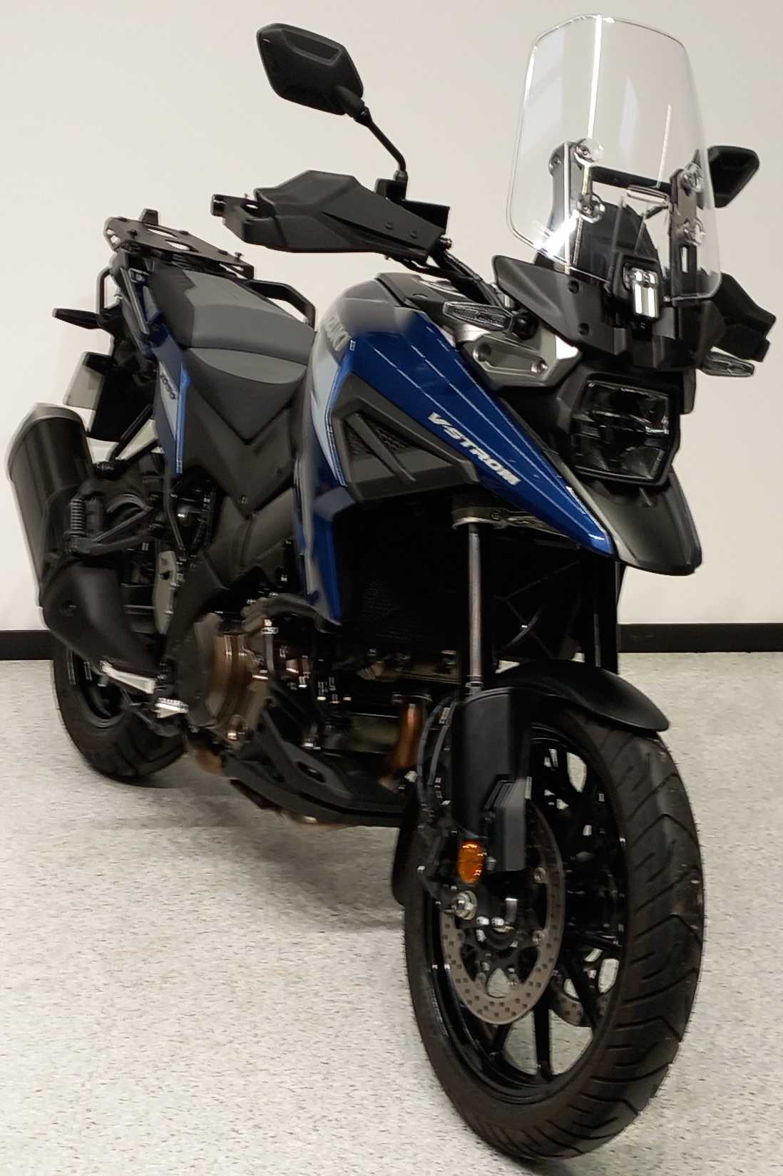 Suzuki DL 1050 V-Strom 2023 HD vue 3/4 droite