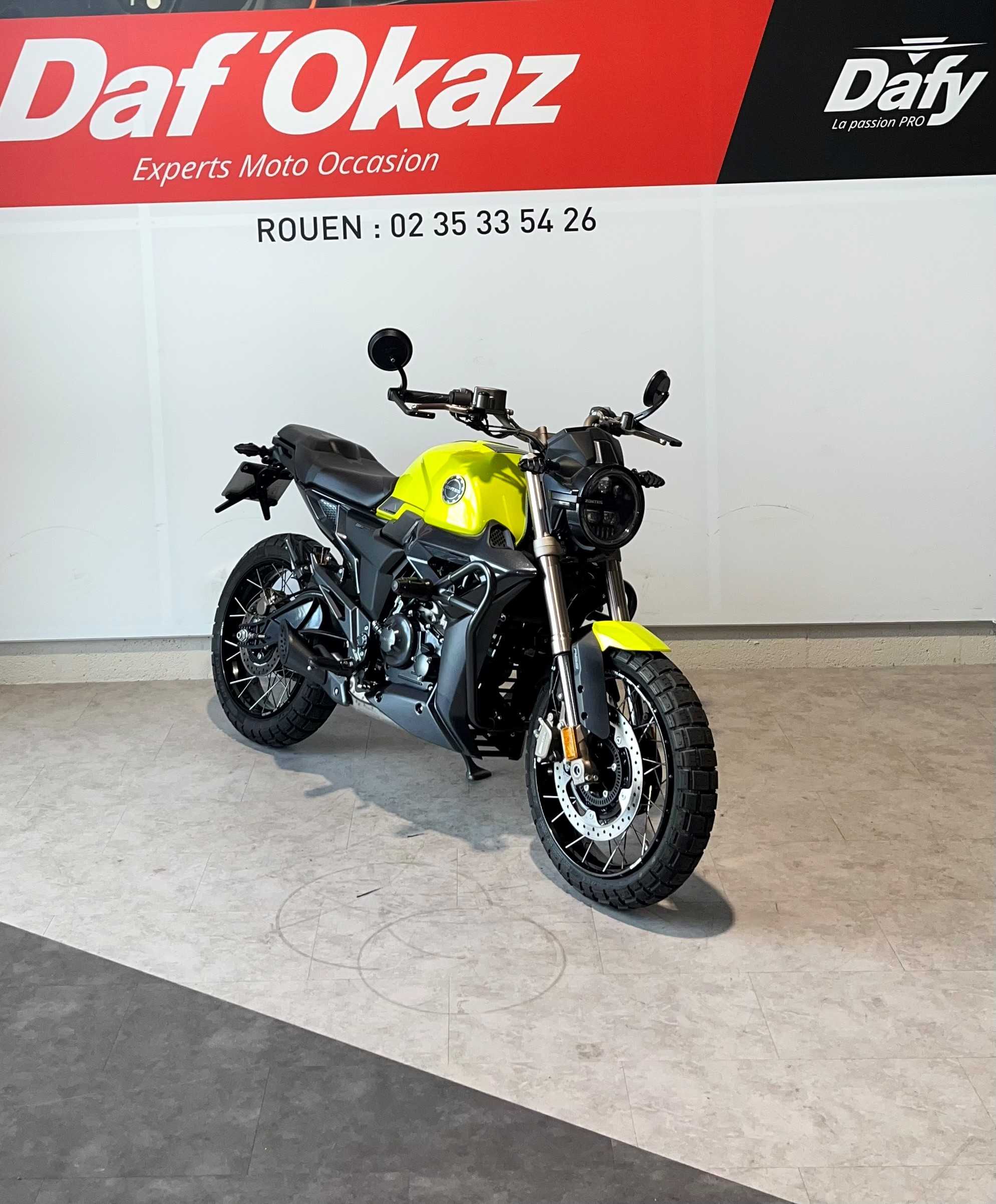 Zontes 125 SCRAMBLER 125 2024 HD vue 3/4 droite