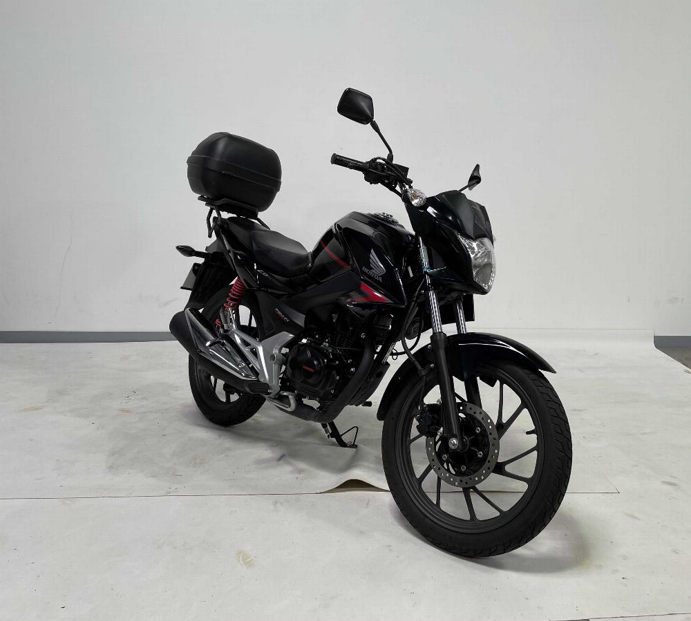 Honda CB 125 F  (GLR) 2015 vue 3/4 droite