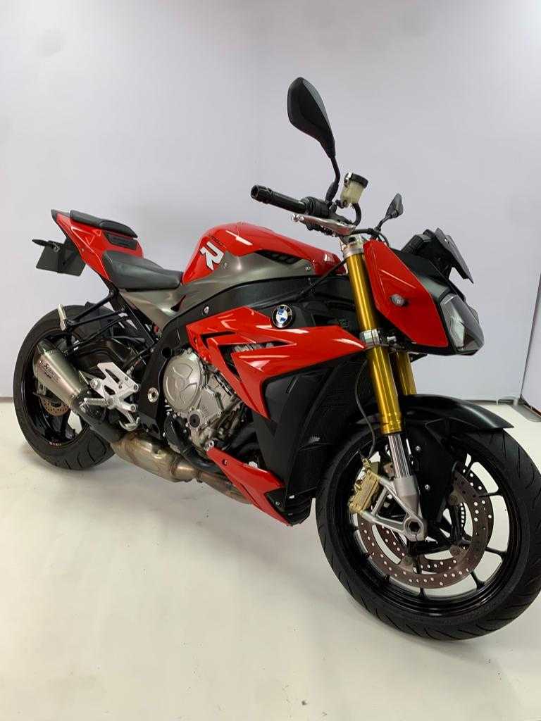 BMW S1000R 2014 HD vue 3/4 droite