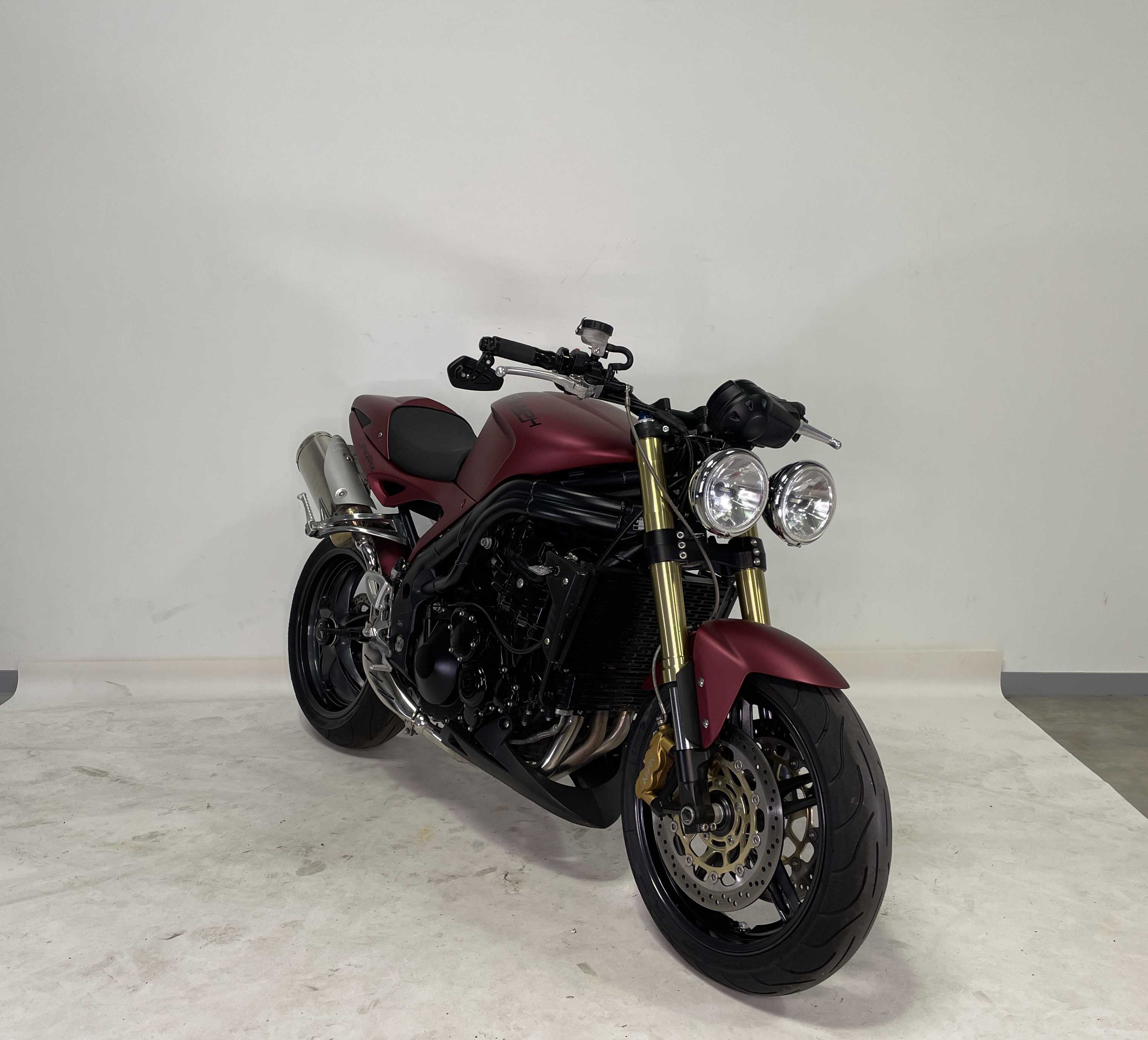 Triumph 1050Speed Triple 2006 HD vue 3/4 droite