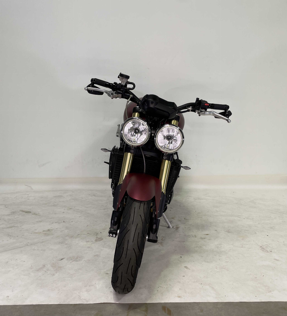 Triumph 1050Speed Triple 2006 vue avant