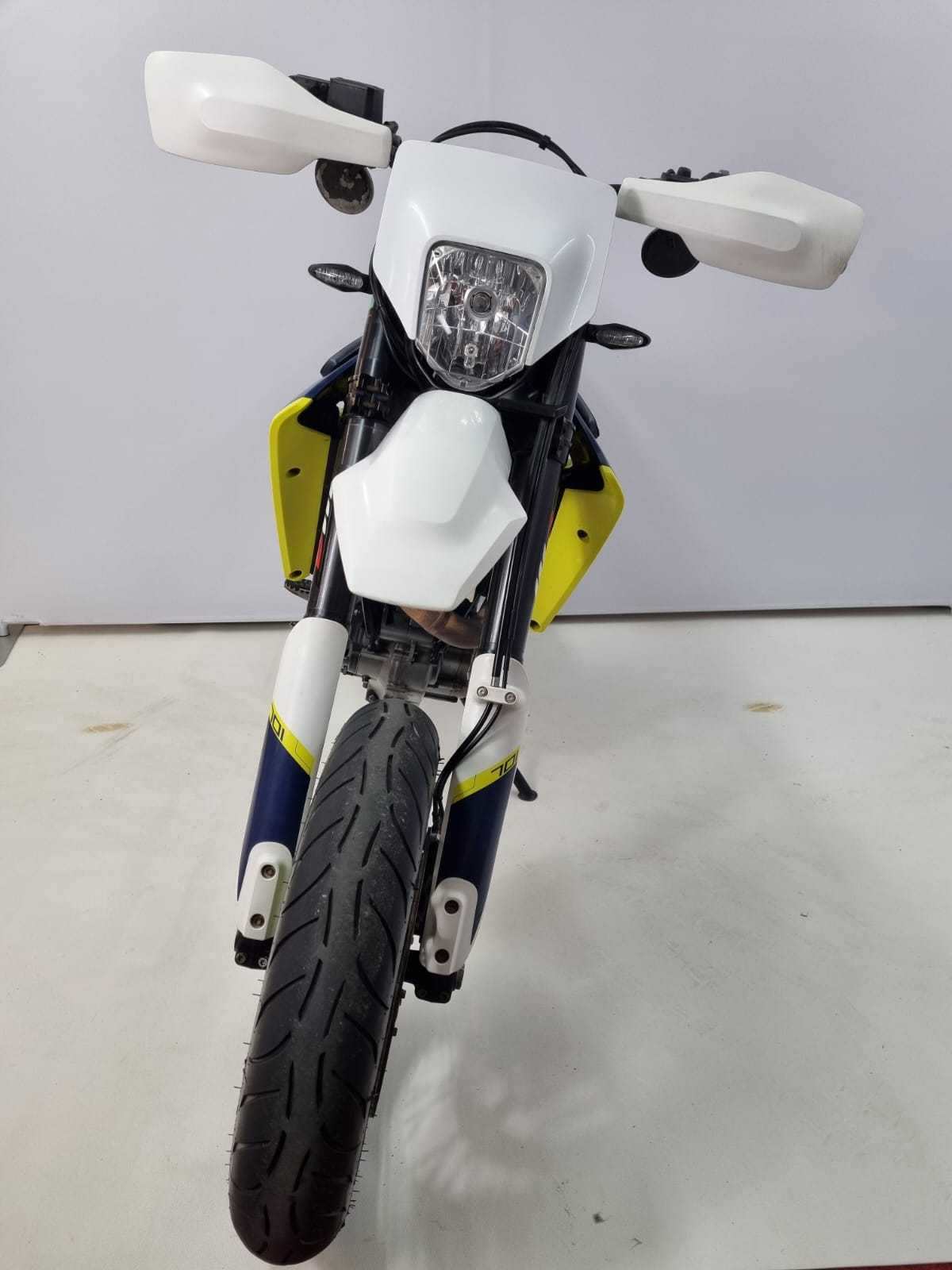 Husqvarna 701 Supermoto 2016 HD vue avant