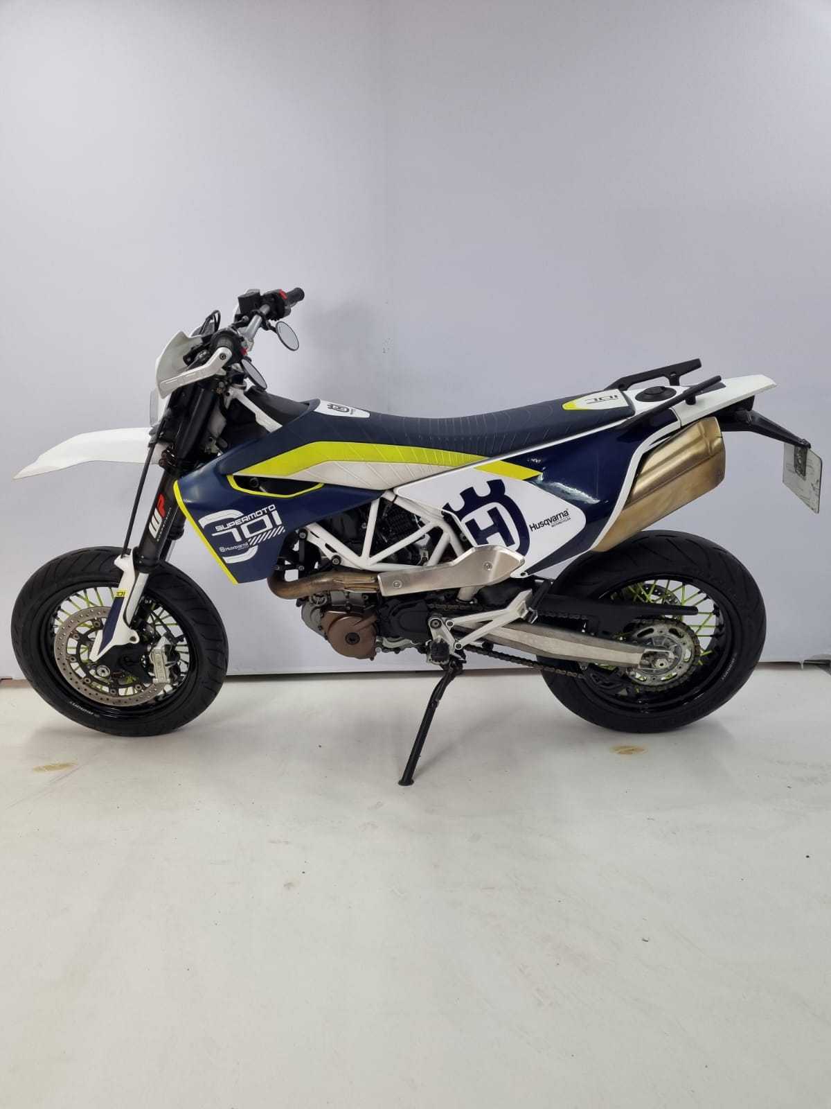 Husqvarna 701 Supermoto 2016 HD vue gauche