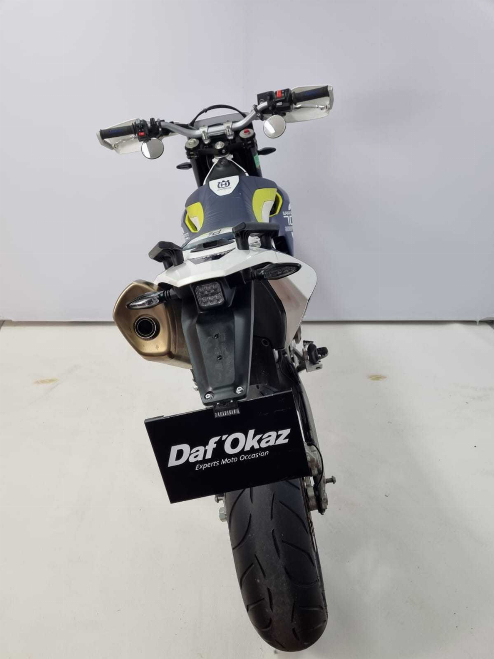 Husqvarna 701 Supermoto 2016 vue arrière