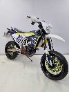 Aperçu Husqvarna 701 Supermoto 2016 vue 3/4 droite