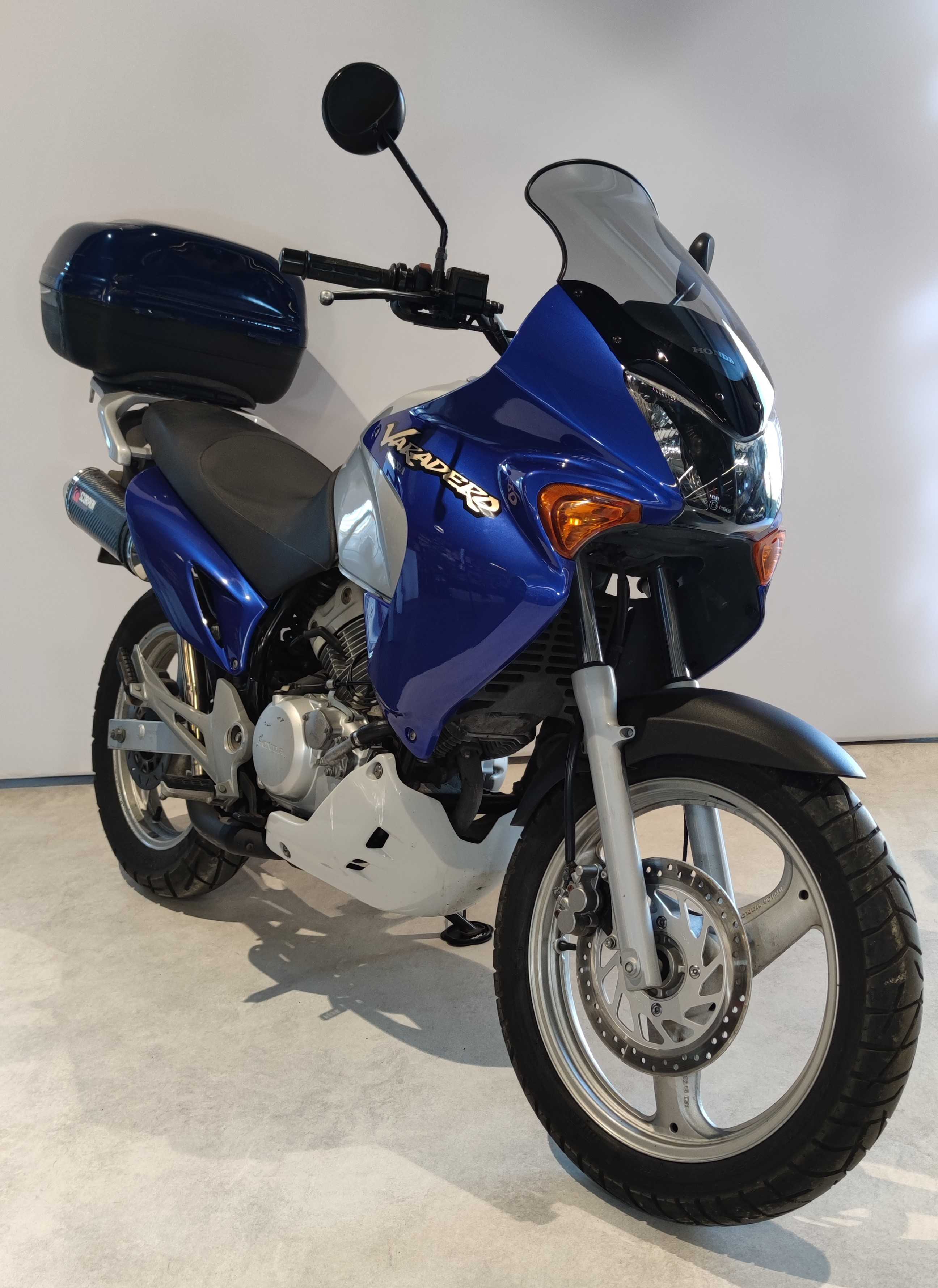 Honda XL 125 V Varadero 2001 HD vue 3/4 droite