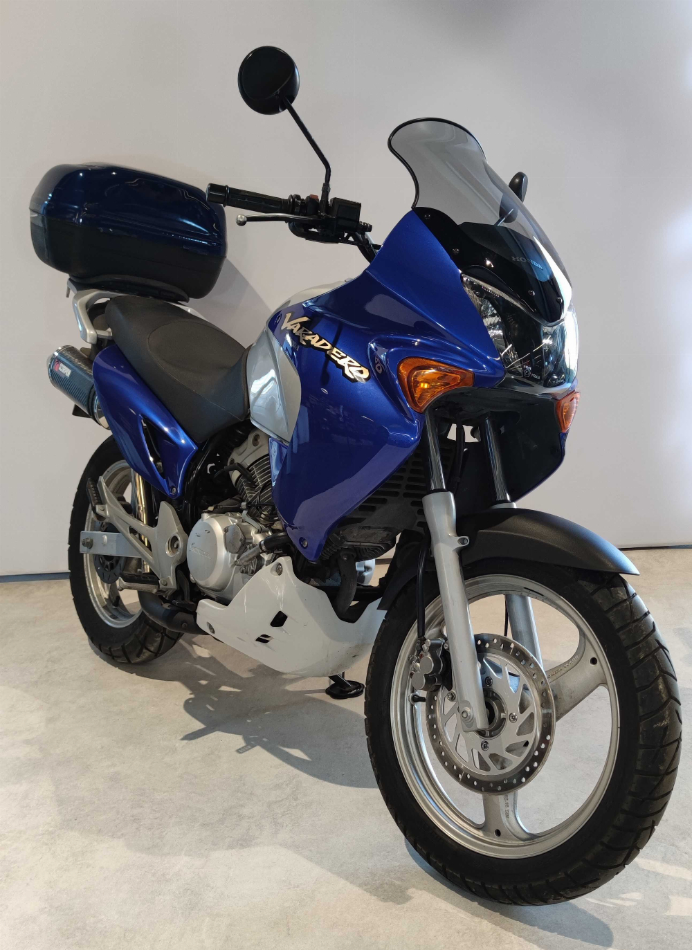 Honda XL 125 V Varadero 2001 vue 3/4 droite