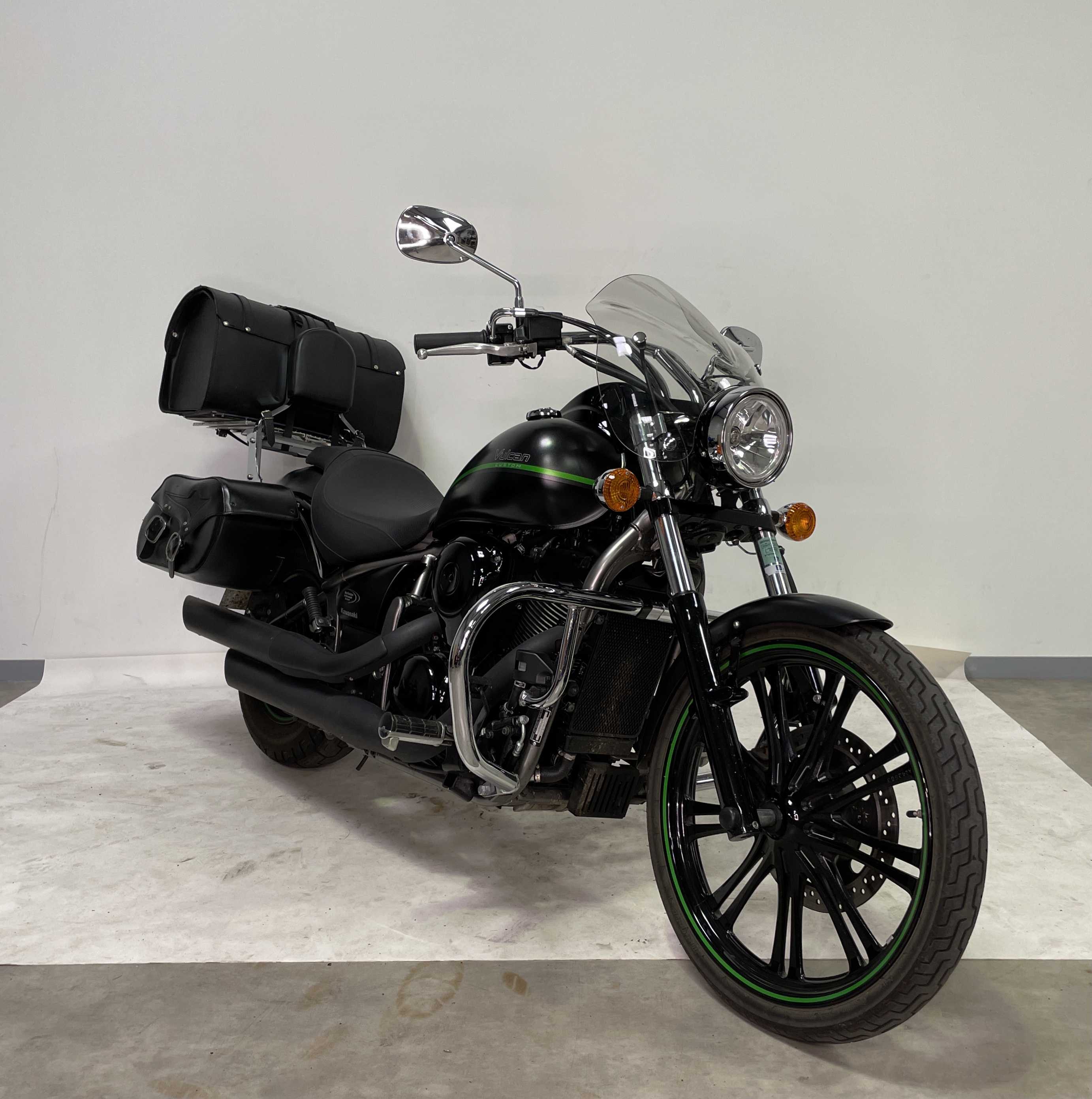 Kawasaki VN 900 Custom (VN900C) 2015 HD vue 3/4 droite