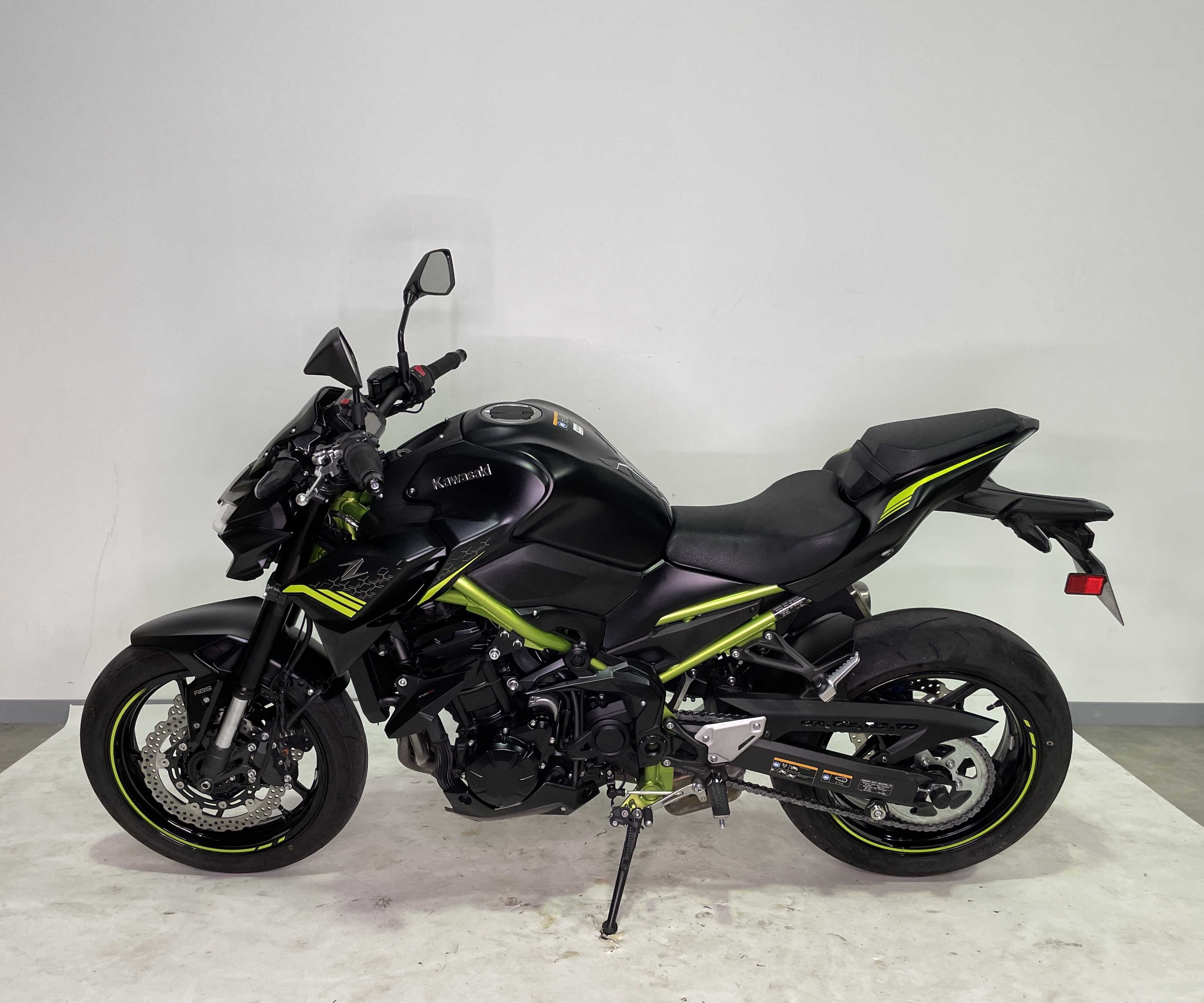 Kawasaki Z 900 2021 HD vue gauche