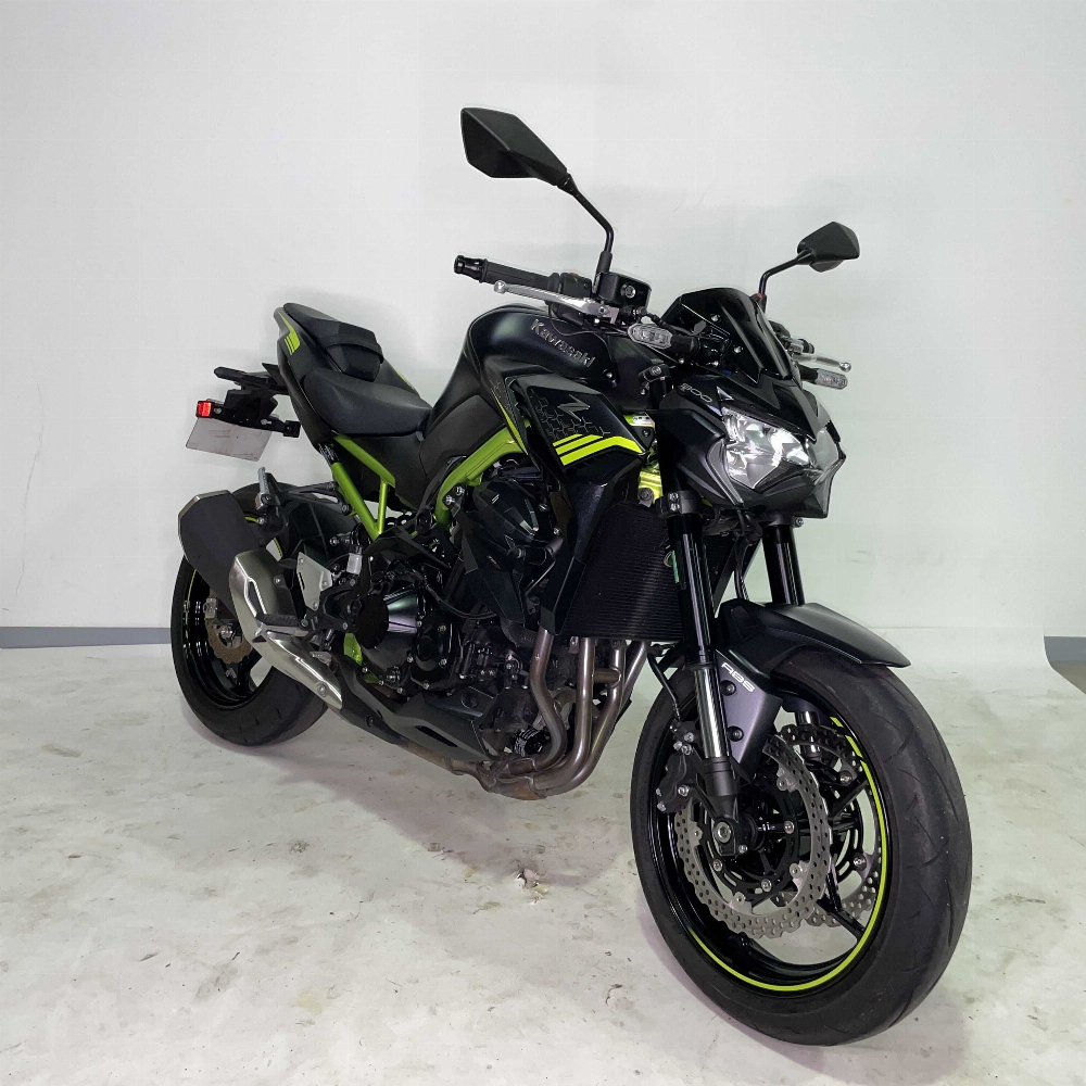 Kawasaki Z 900 2021 vue 3/4 droite