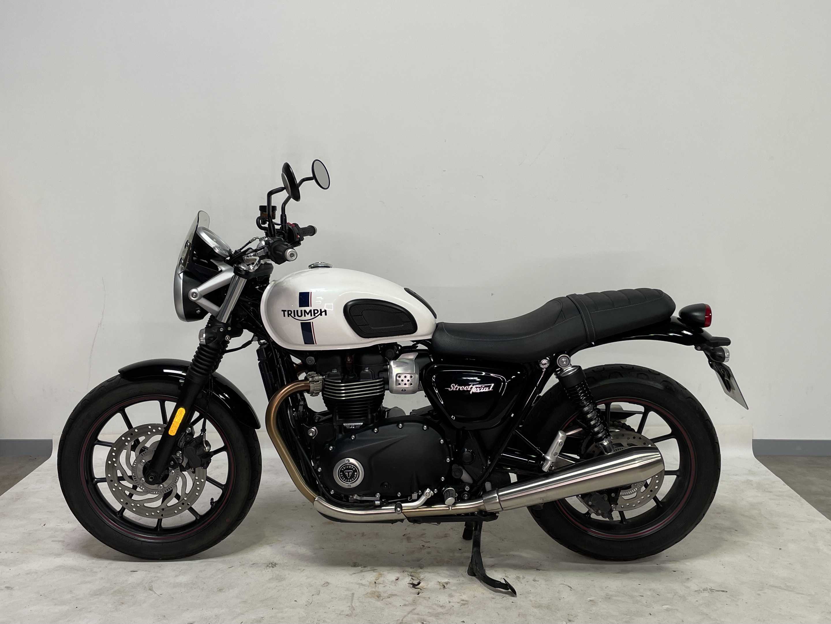 Triumph 900 Street Twin 2017 HD vue gauche