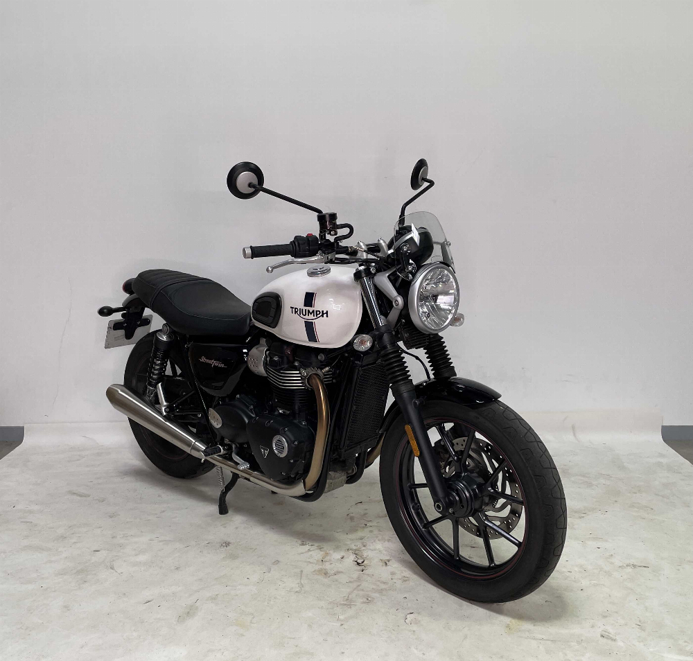 Triumph 900 Street Twin 2017 vue 3/4 droite