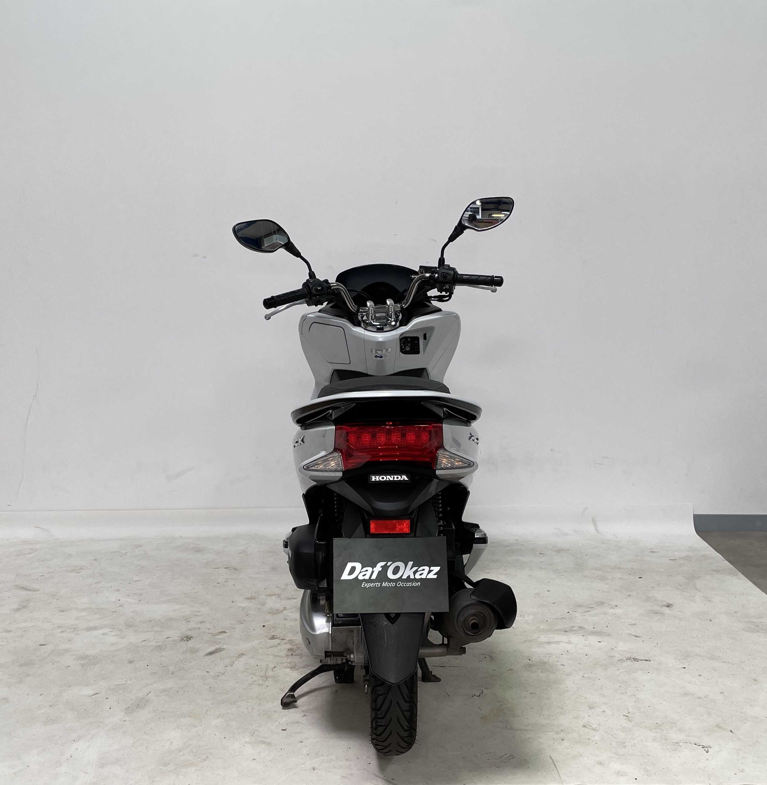 Honda PCX 125 2017 HD vue arrière