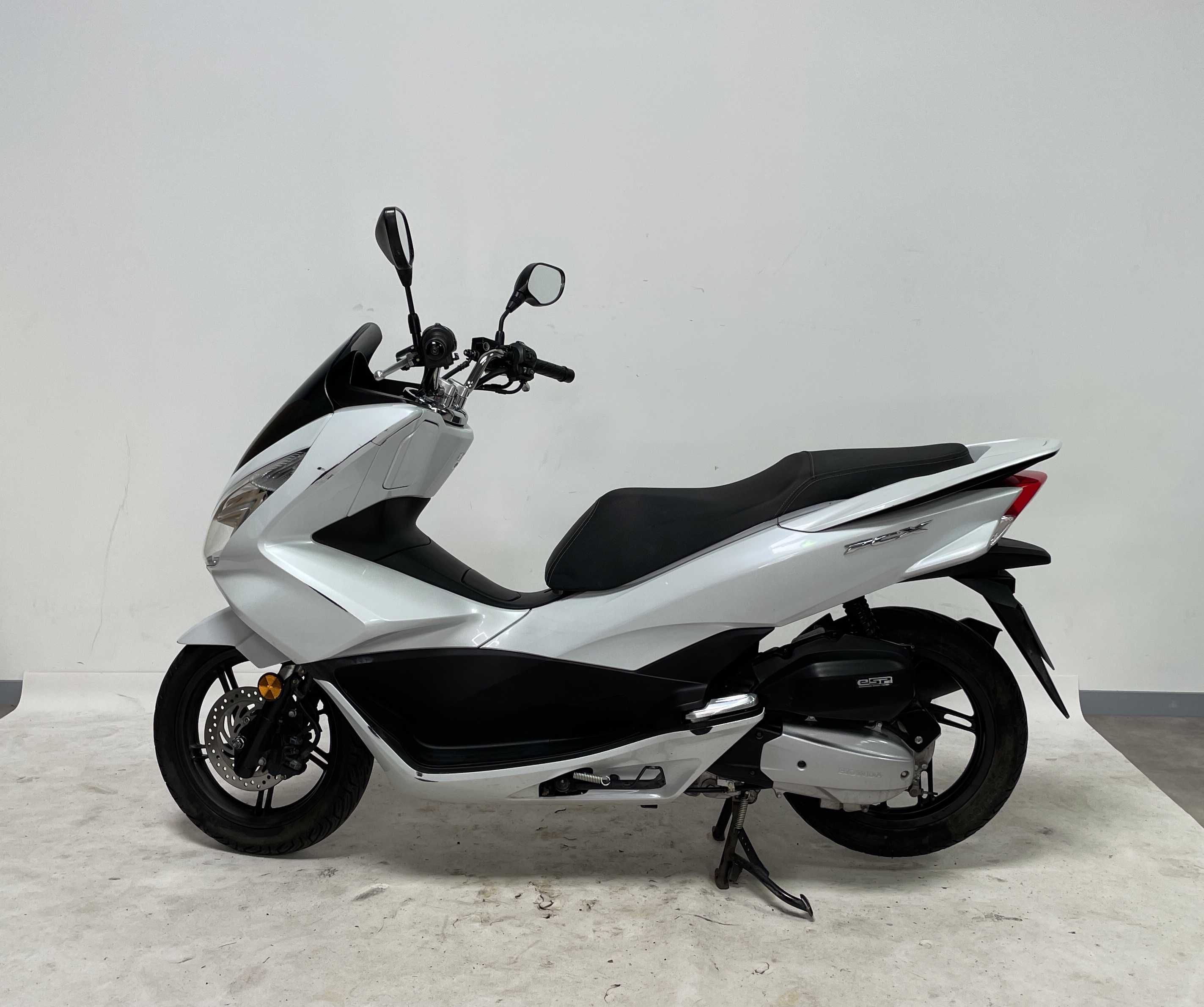 Honda PCX 125 2017 HD vue gauche