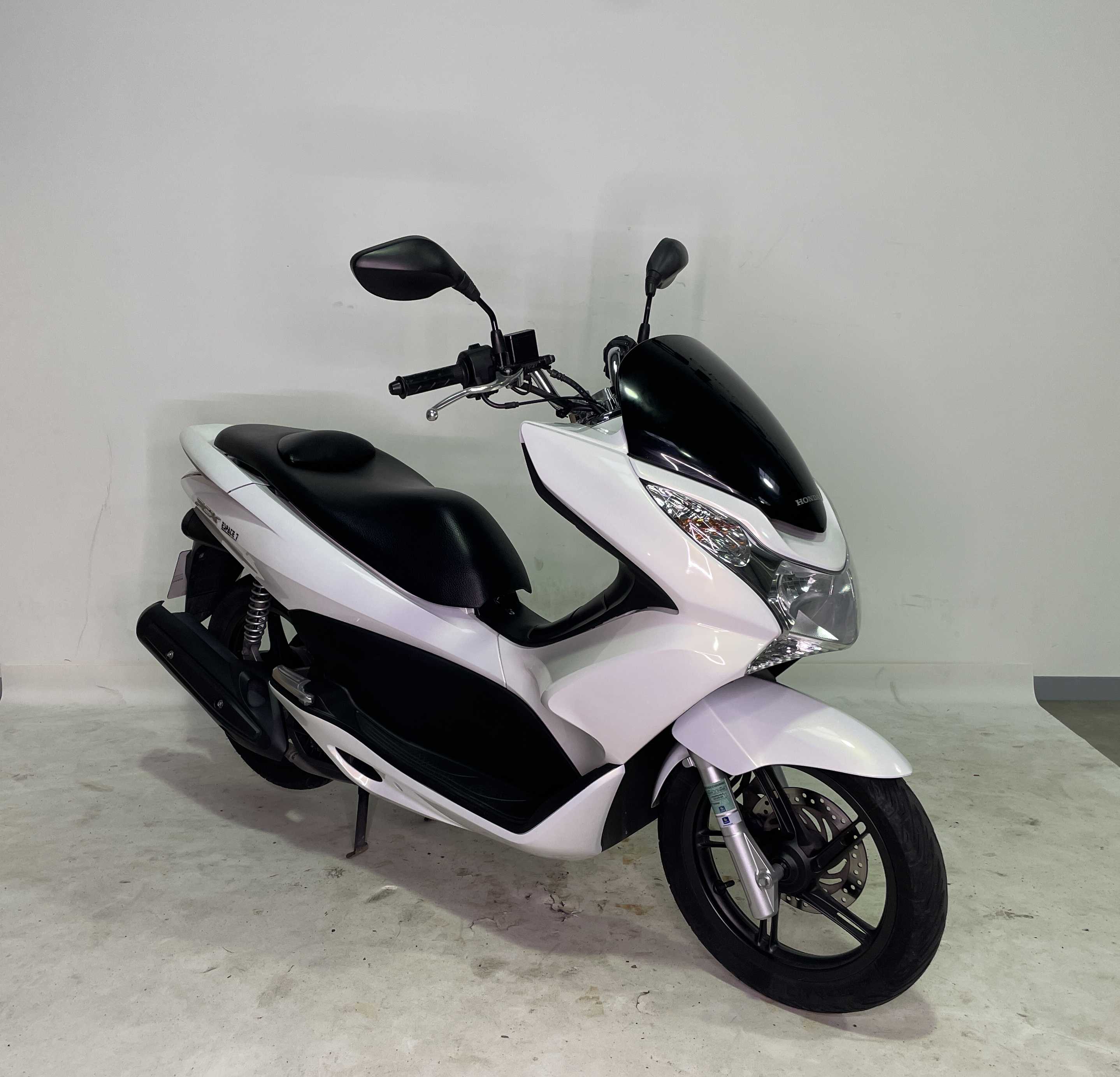 Honda PCX125 2010 HD vue 3/4 droite