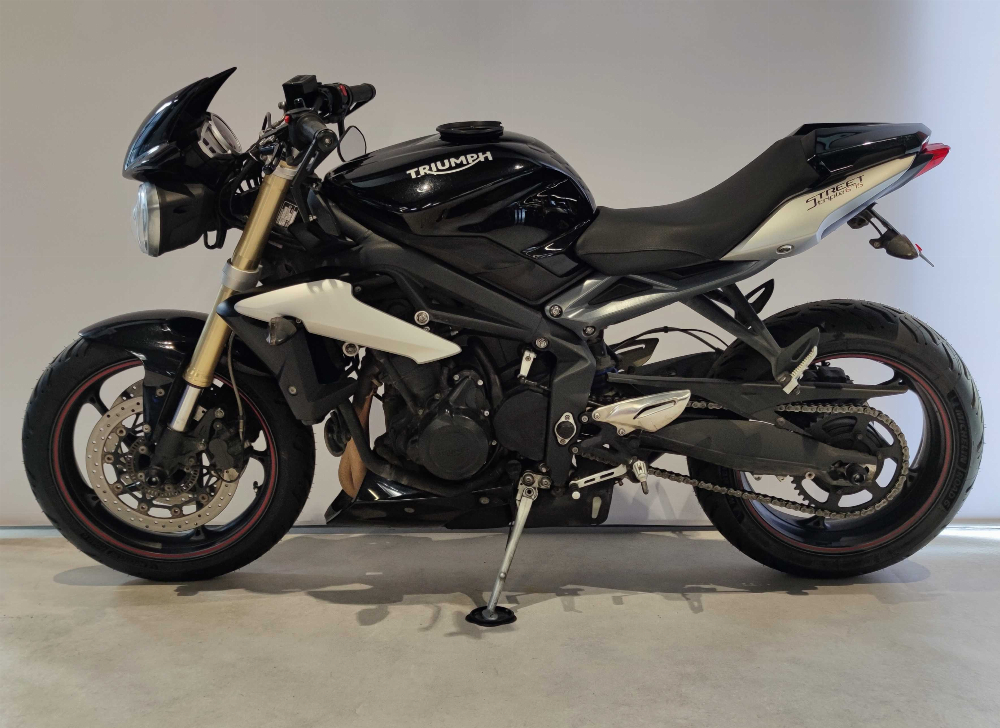 Triumph 675Street Triple 2016 vue gauche