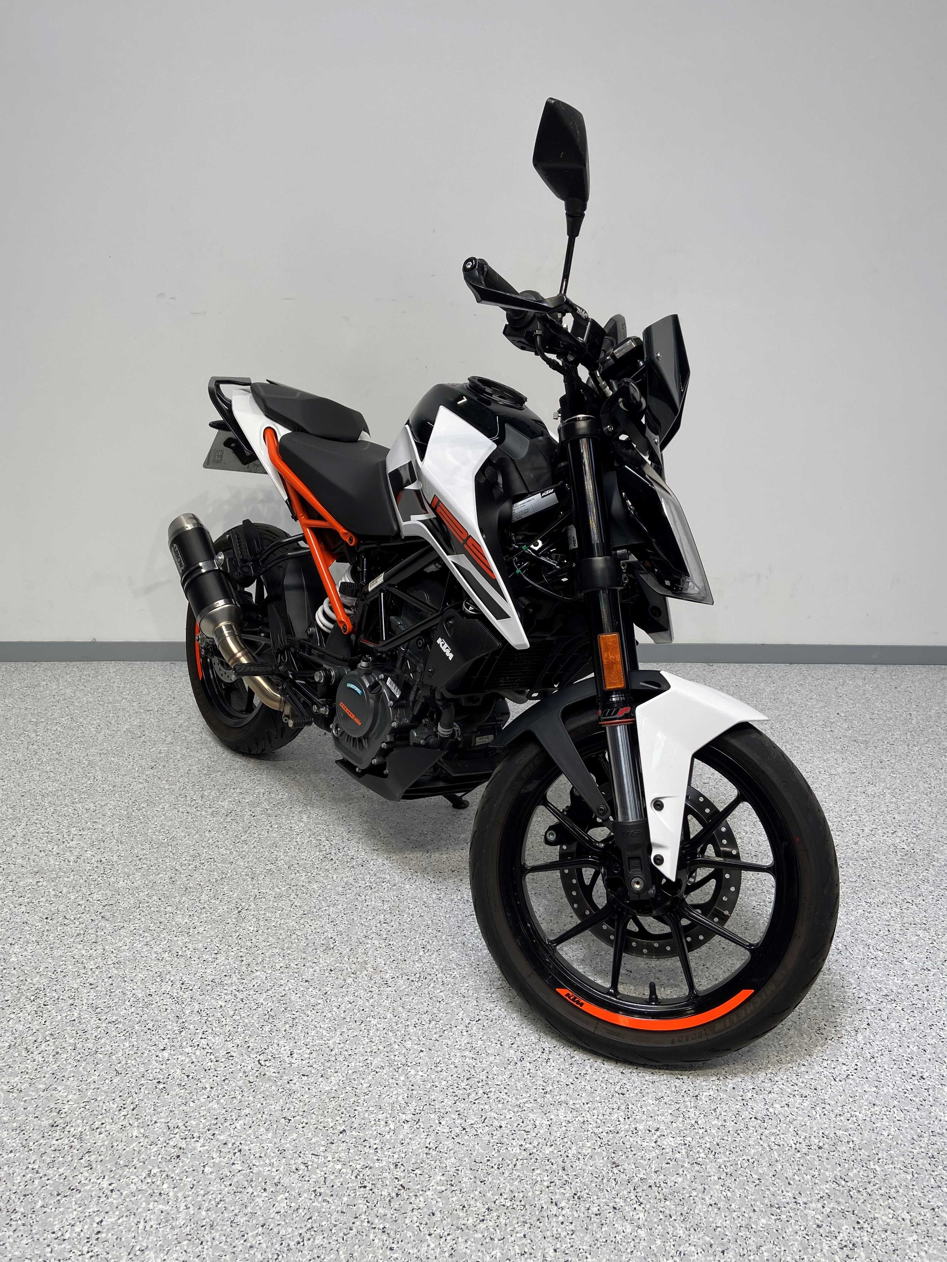 KTM 125 Duke 2020 HD vue 3/4 droite