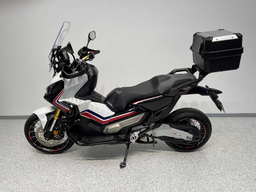 Honda X-ADV 750 2017 vue gauche