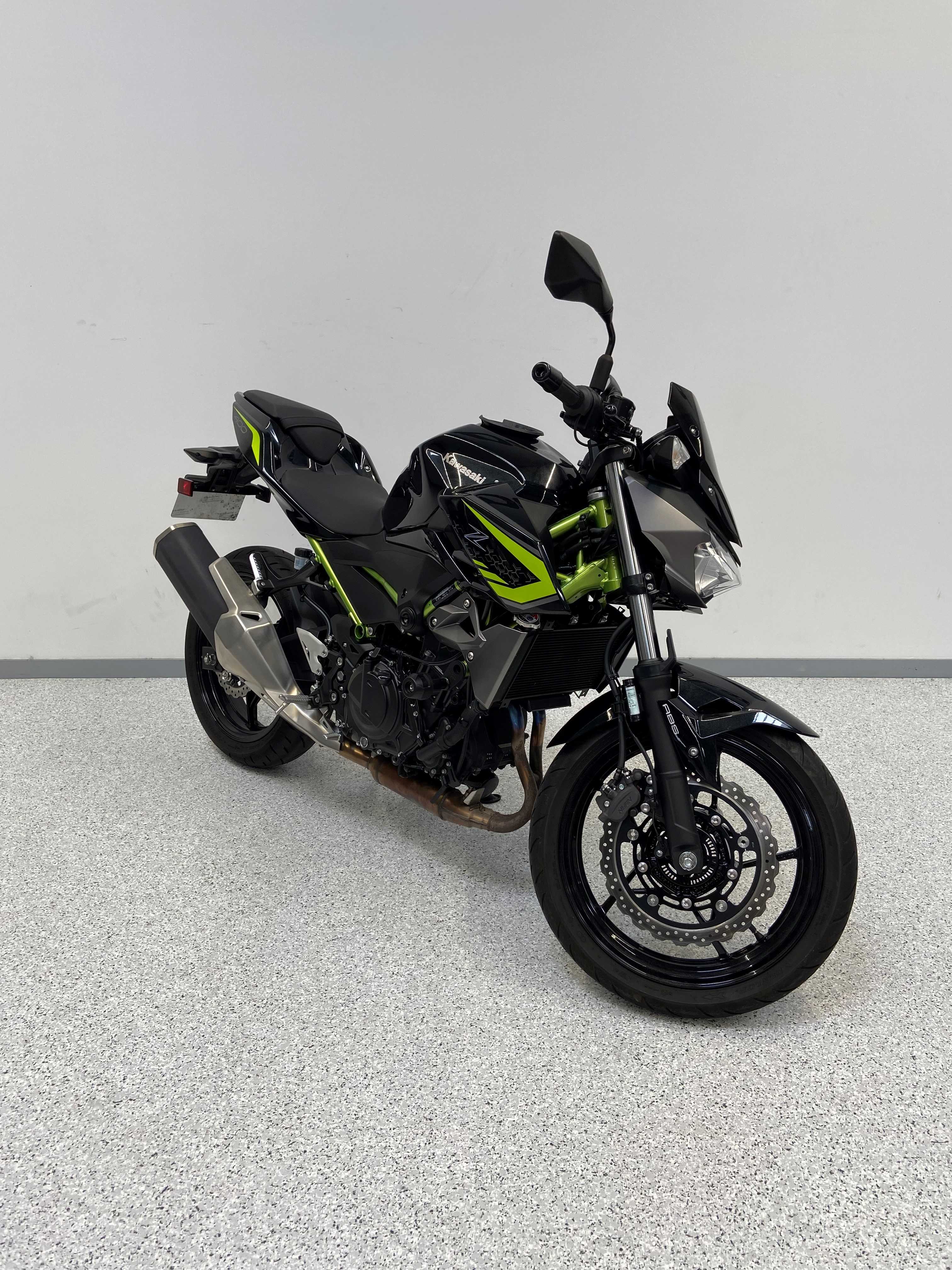 Kawasaki Z 400 2020 HD vue 3/4 droite